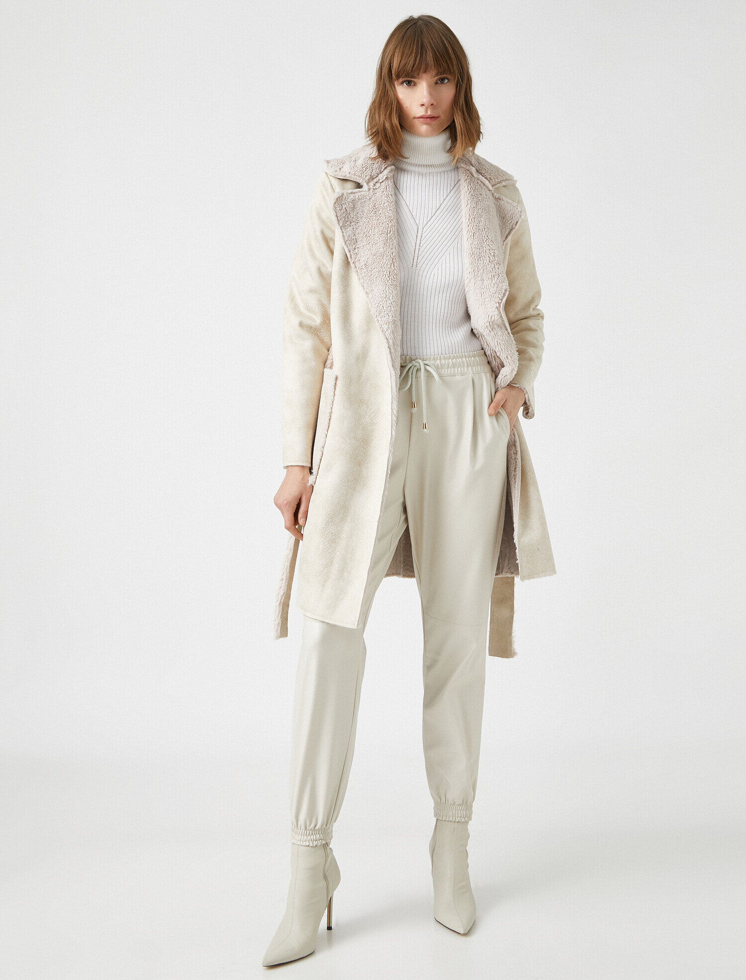   Düğmeli Suni Kürk Detaylı Kaban