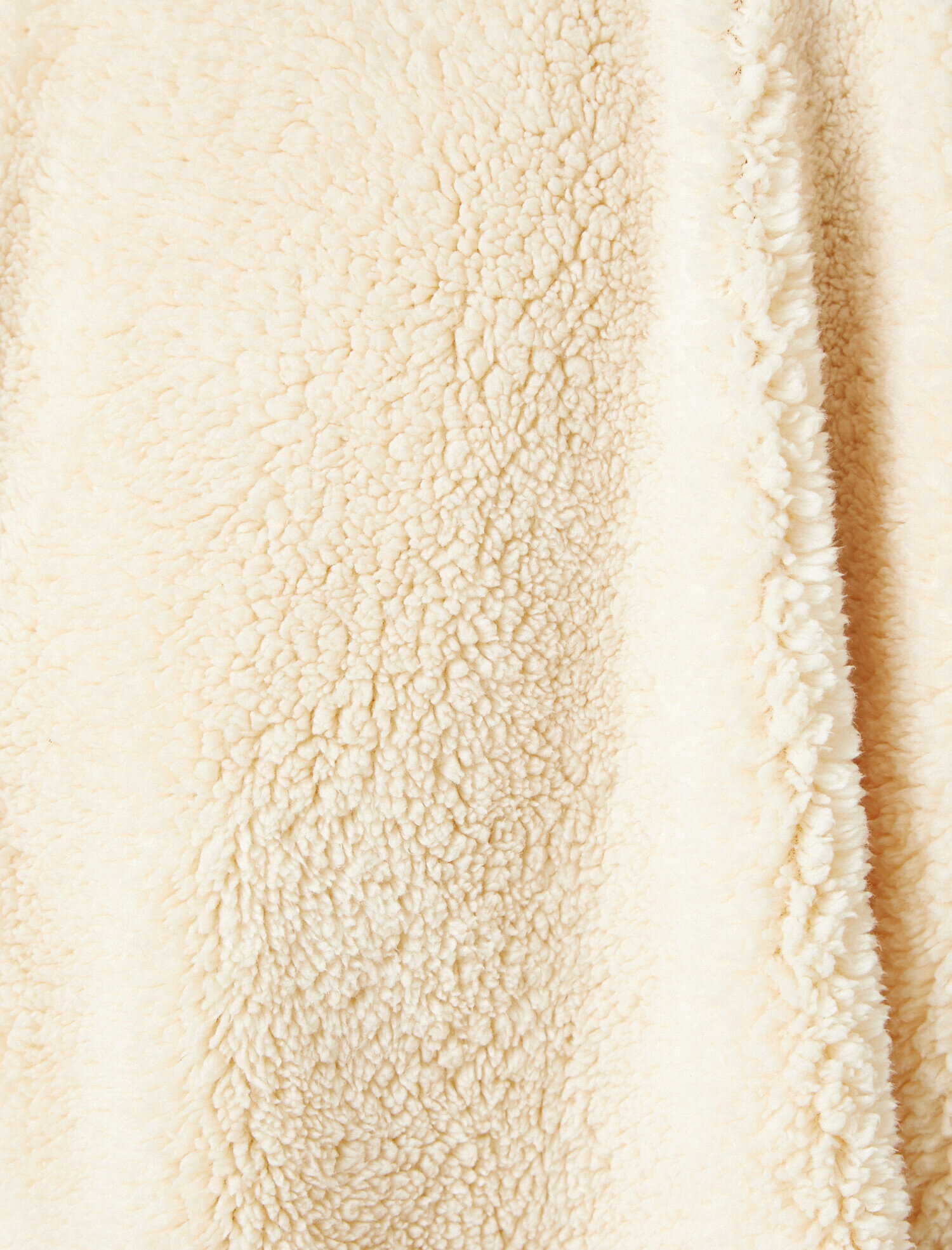   El Emeği İşlemeli Peluş Hırka