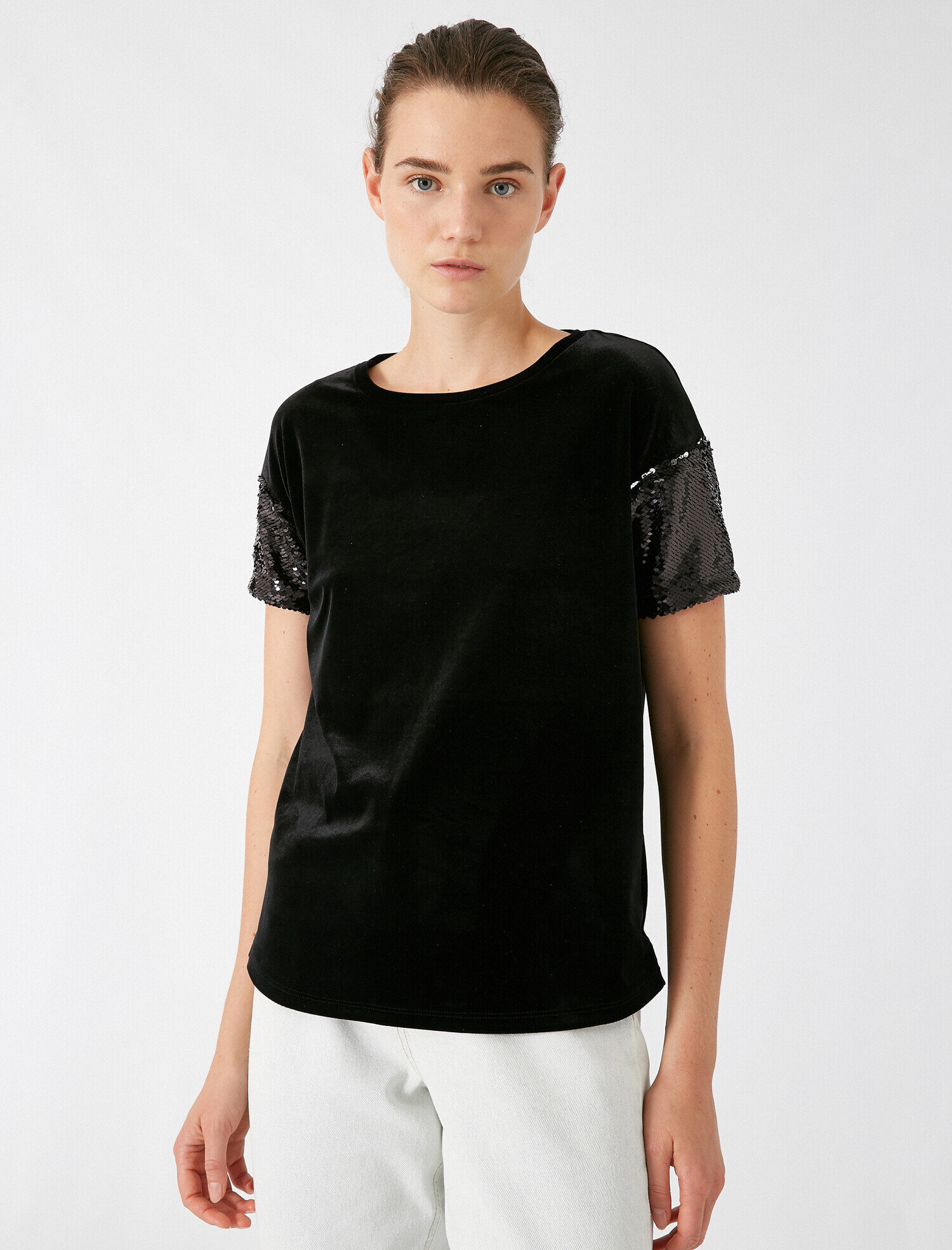   Kısa Kollu Kadife Pullu Tişört