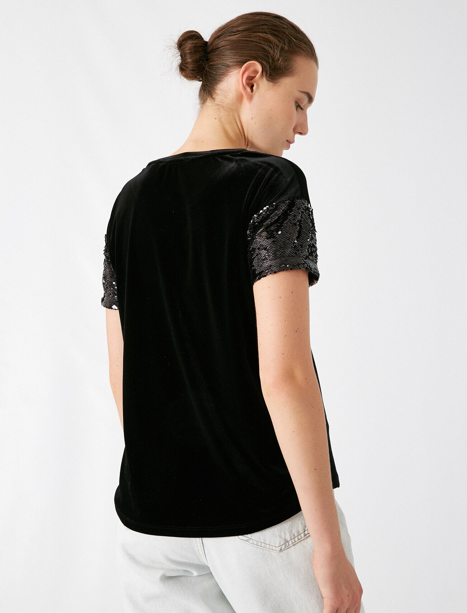   Kısa Kollu Kadife Pullu Tişört