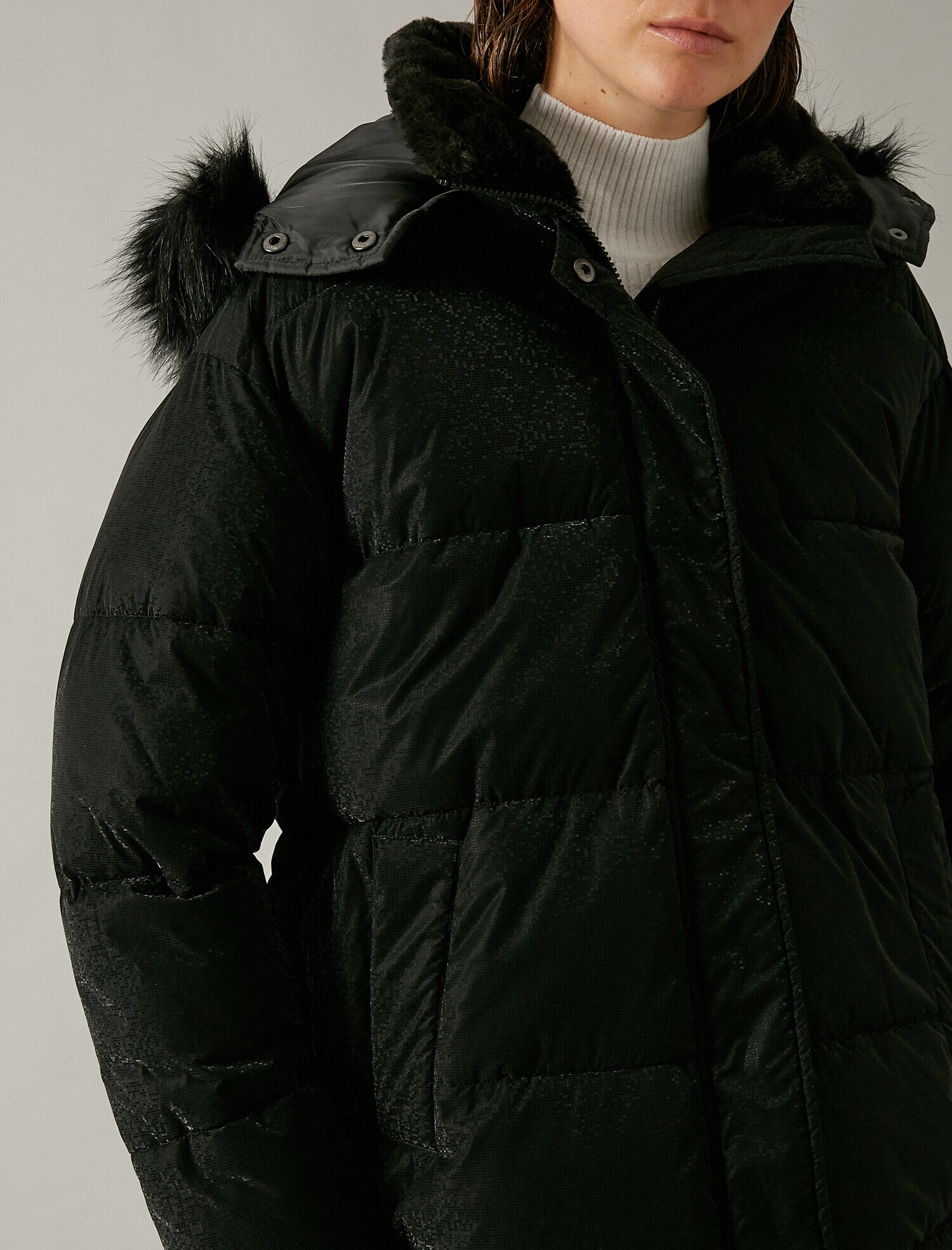   Kapüşonlu Suni Kürk Detaylı Oversize Şişme Kaban