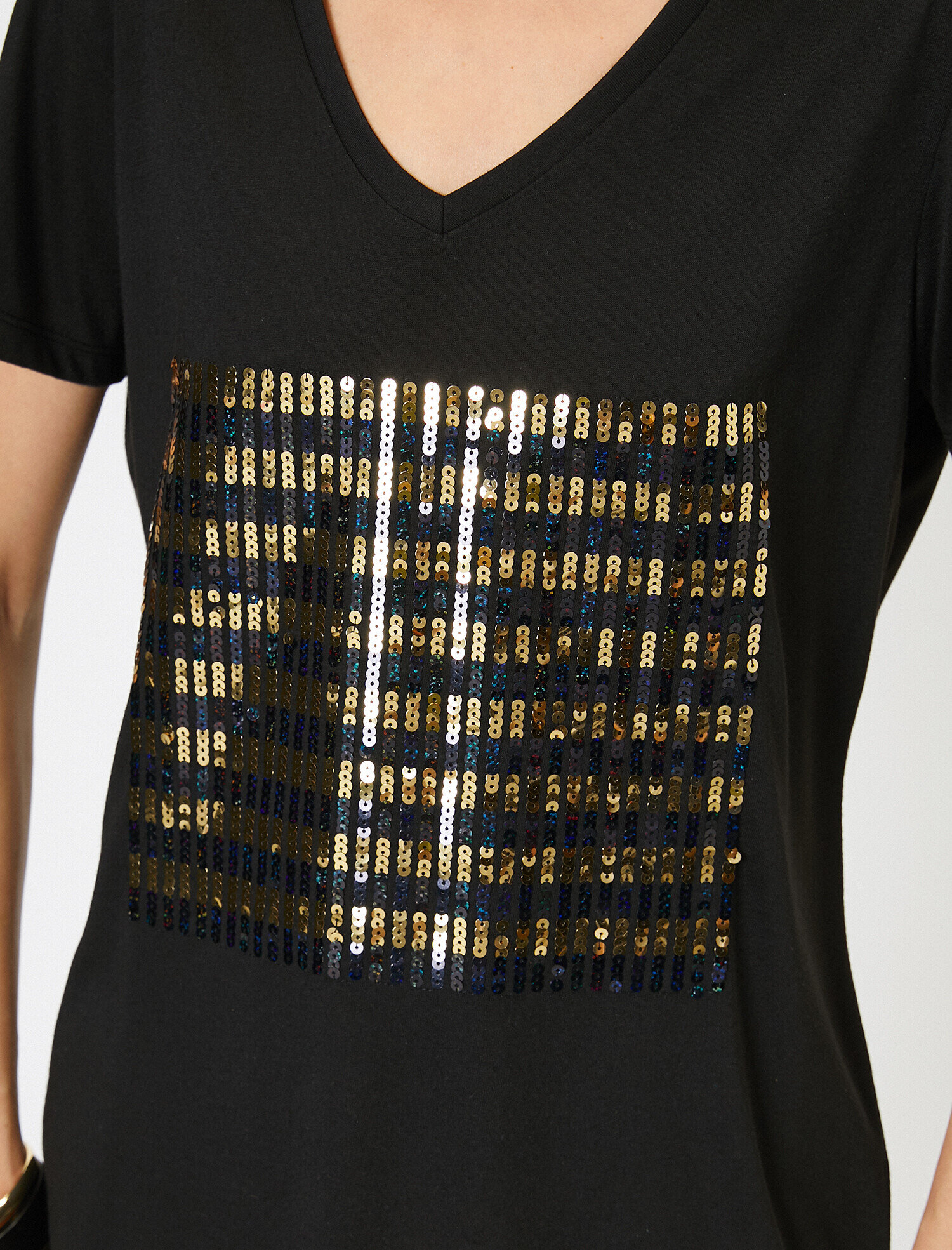   Pul Detaylı Tişört