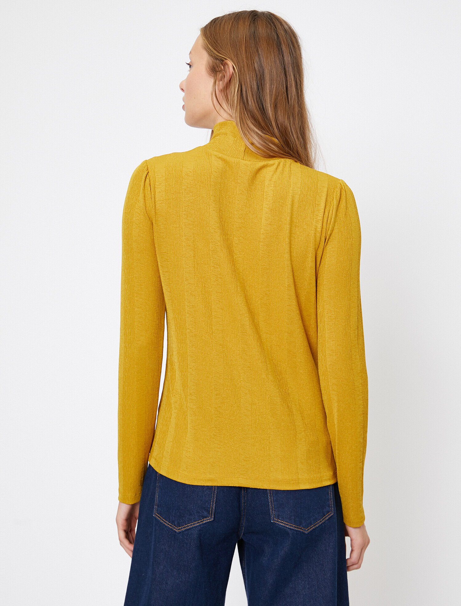   Yüksek Yaka Tişört