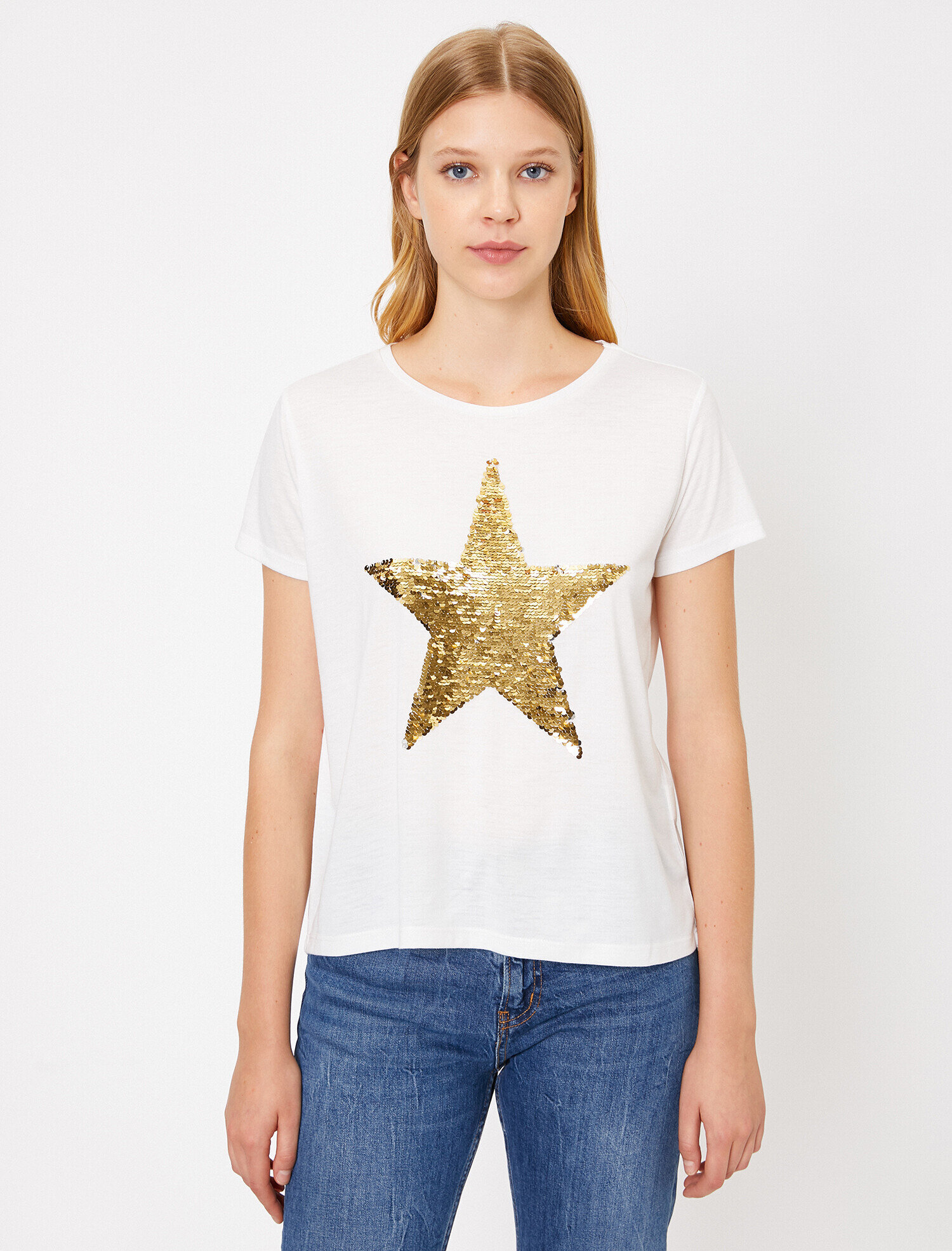 Pul Detaylı Tişört