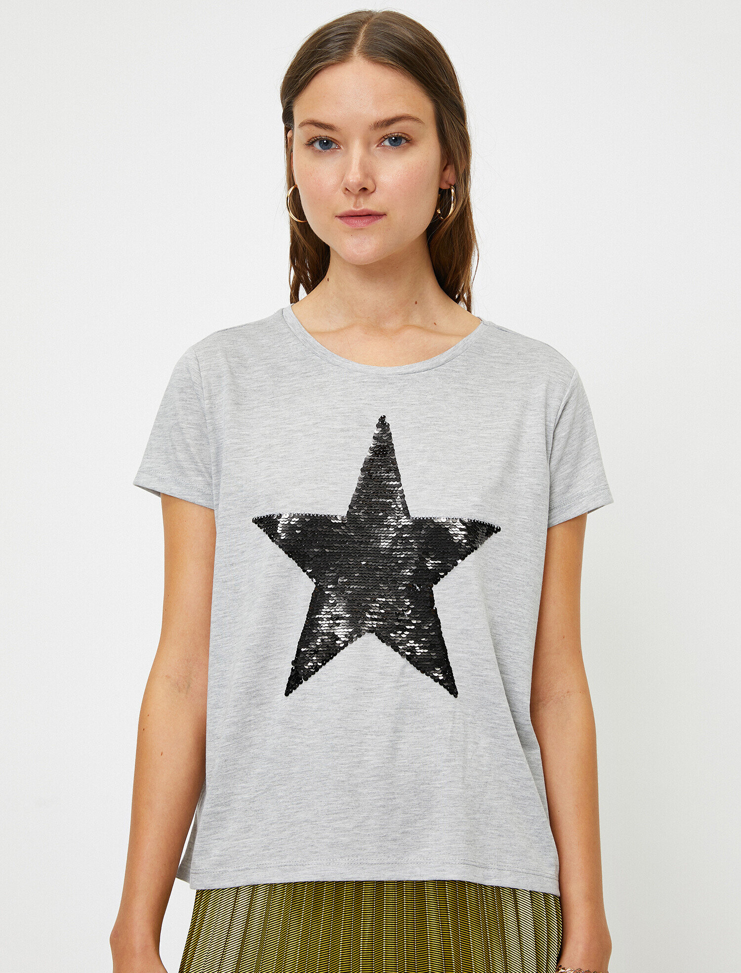 Pul Detaylı Tişört