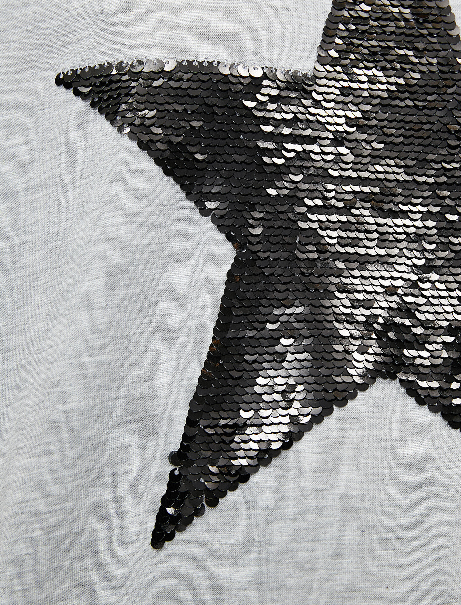 Pul Detaylı Tişört