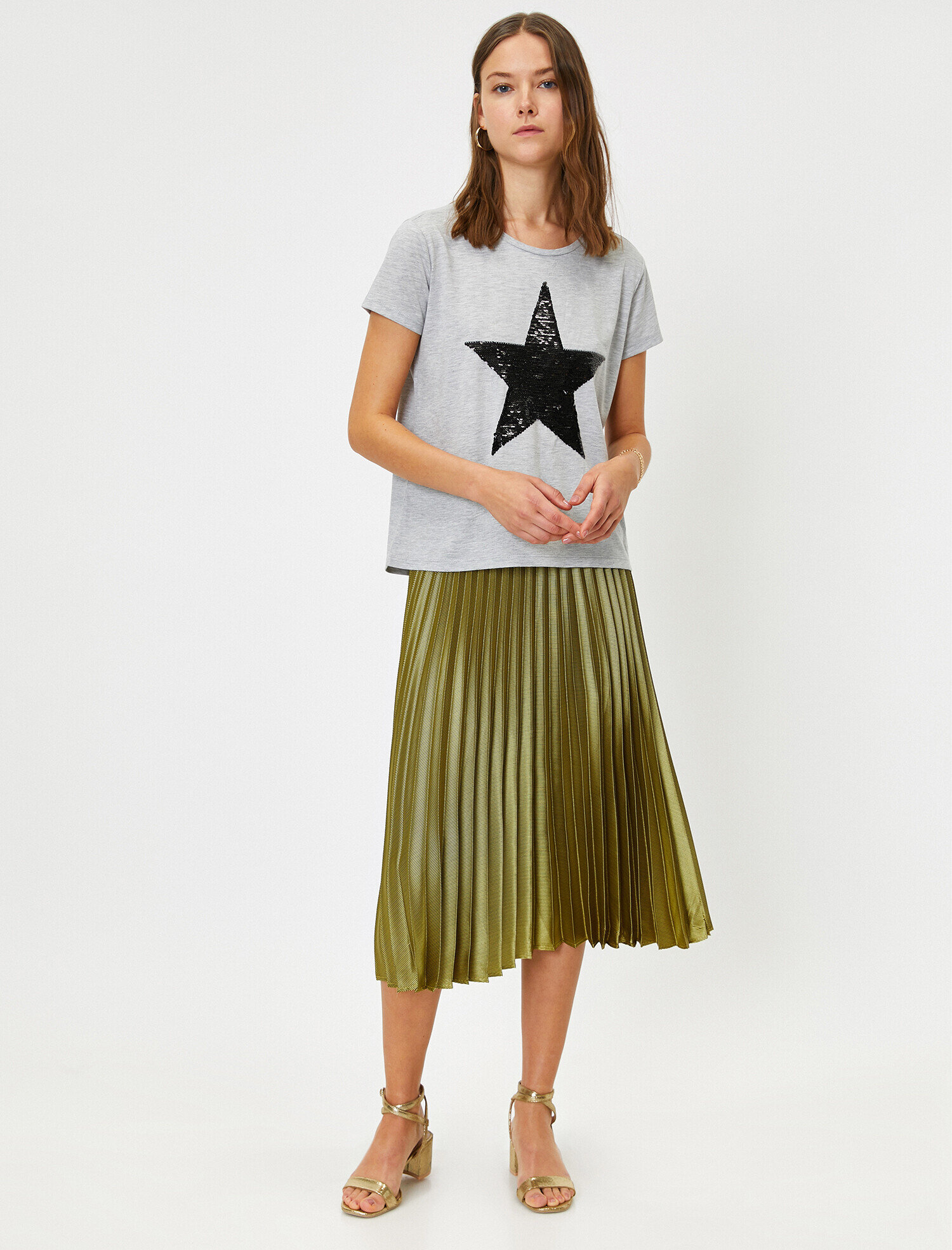 Pul Detaylı Tişört