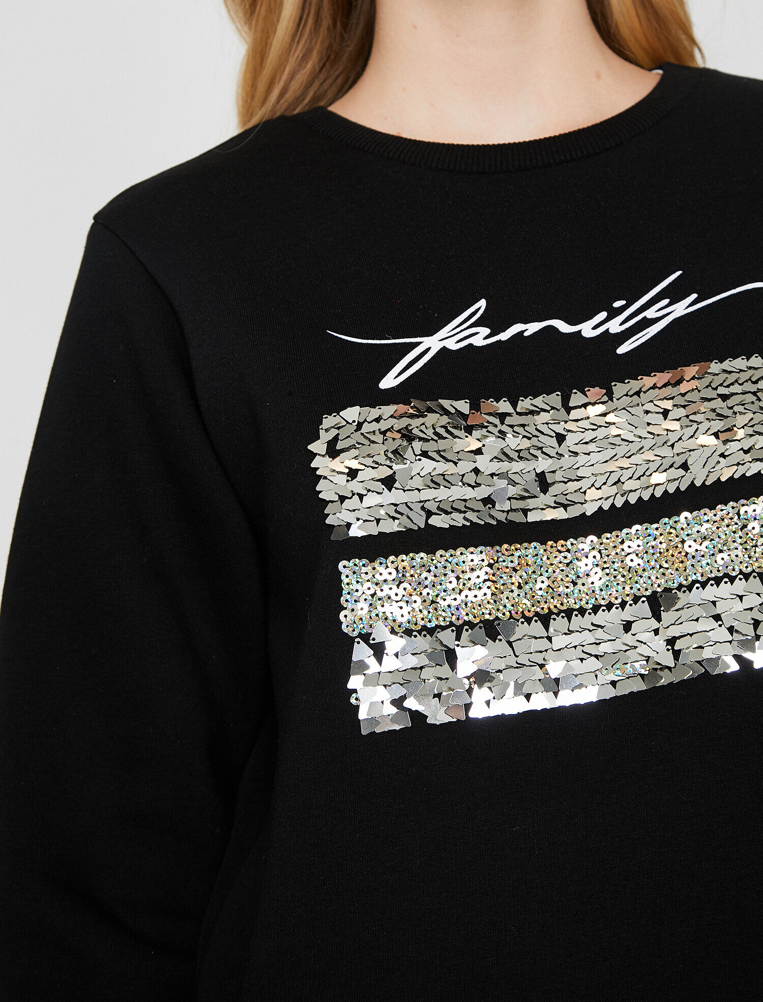   Pul Detaylı Sweatshirt