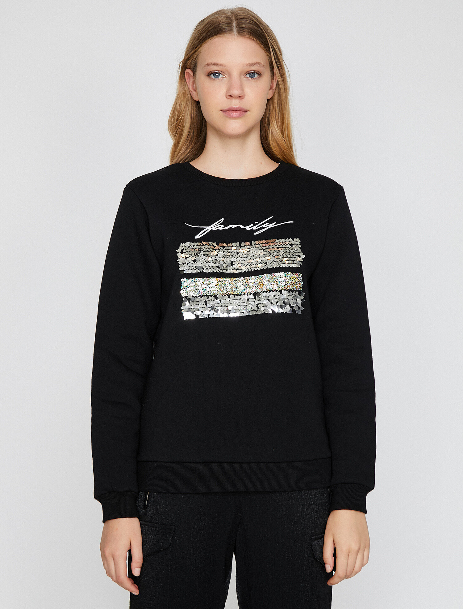   Pul Detaylı Sweatshirt