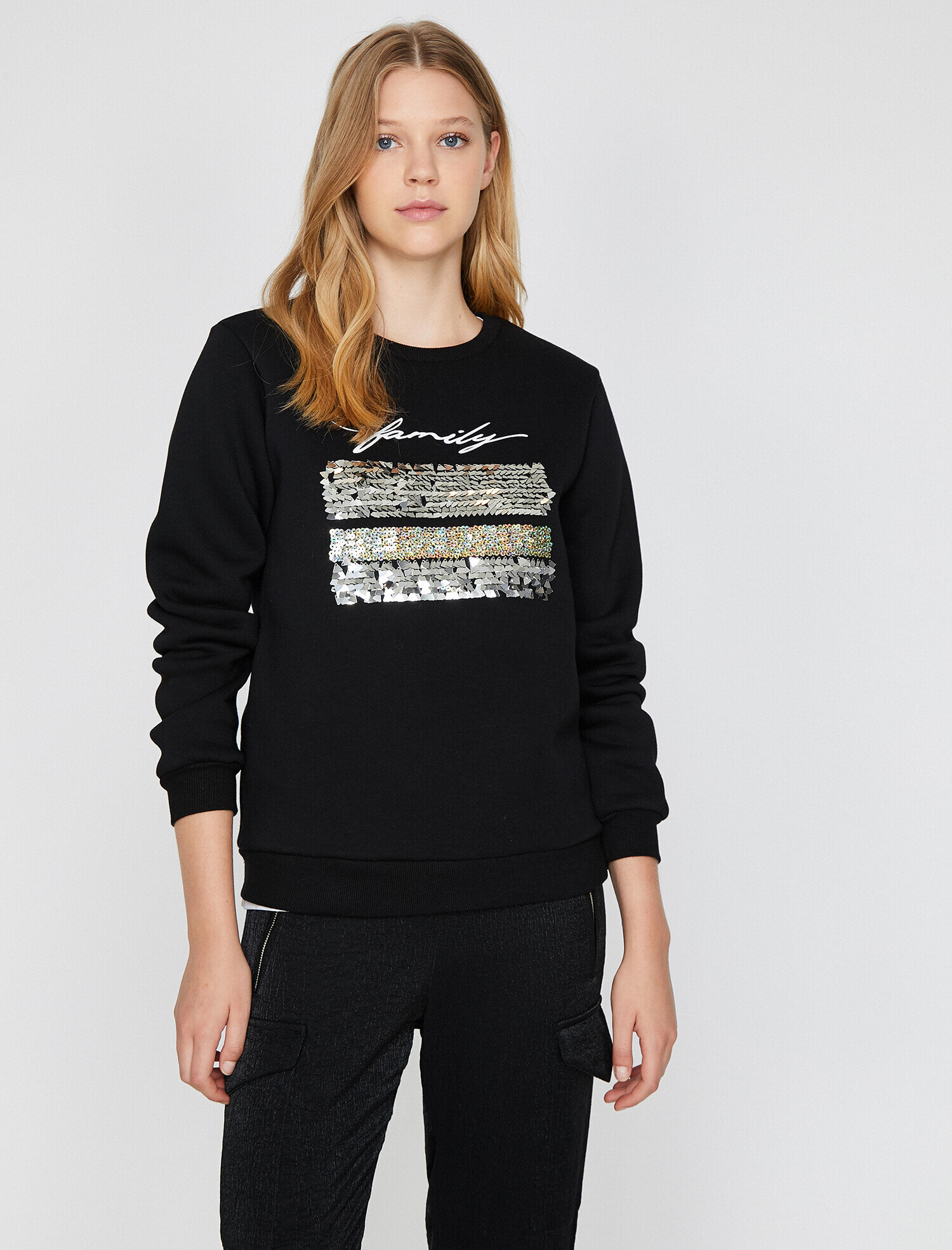  Pul Detaylı Sweatshirt