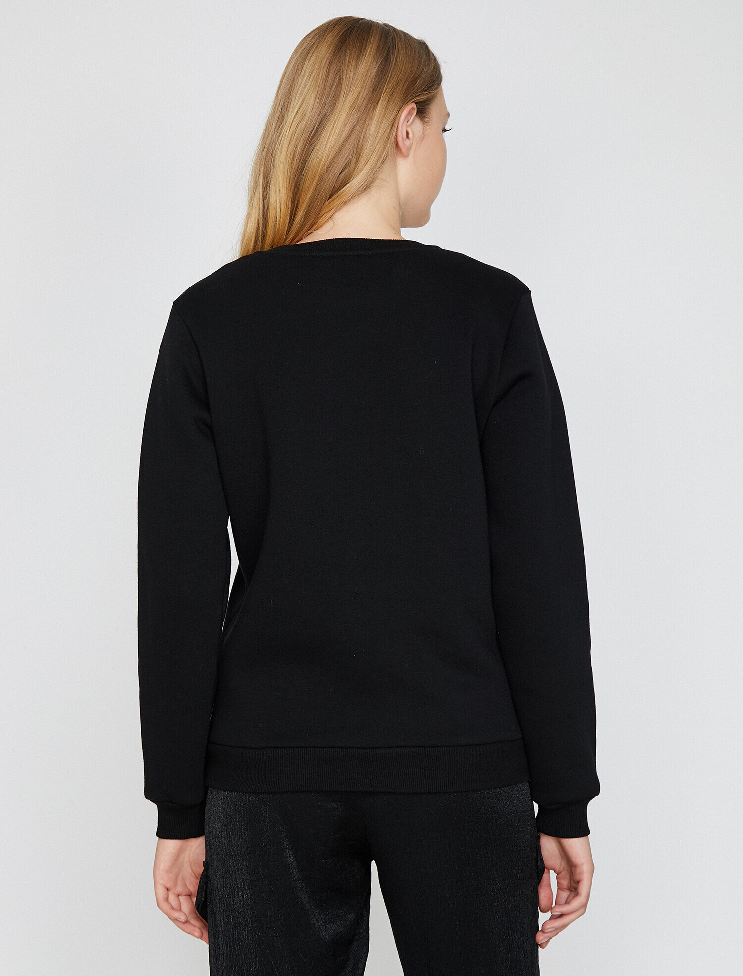   Pul Detaylı Sweatshirt