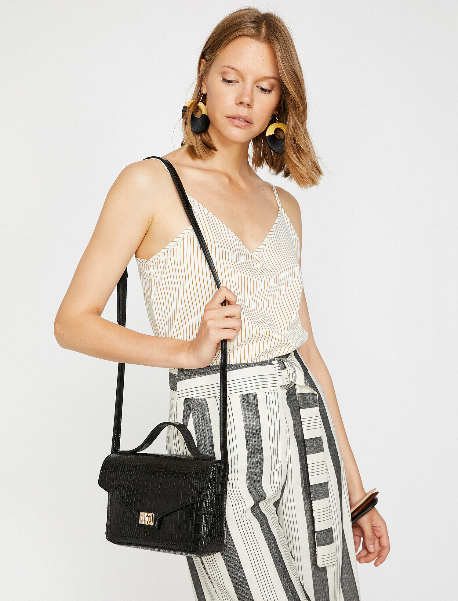  Kadın Deri Görünümlü Omuz Çantası