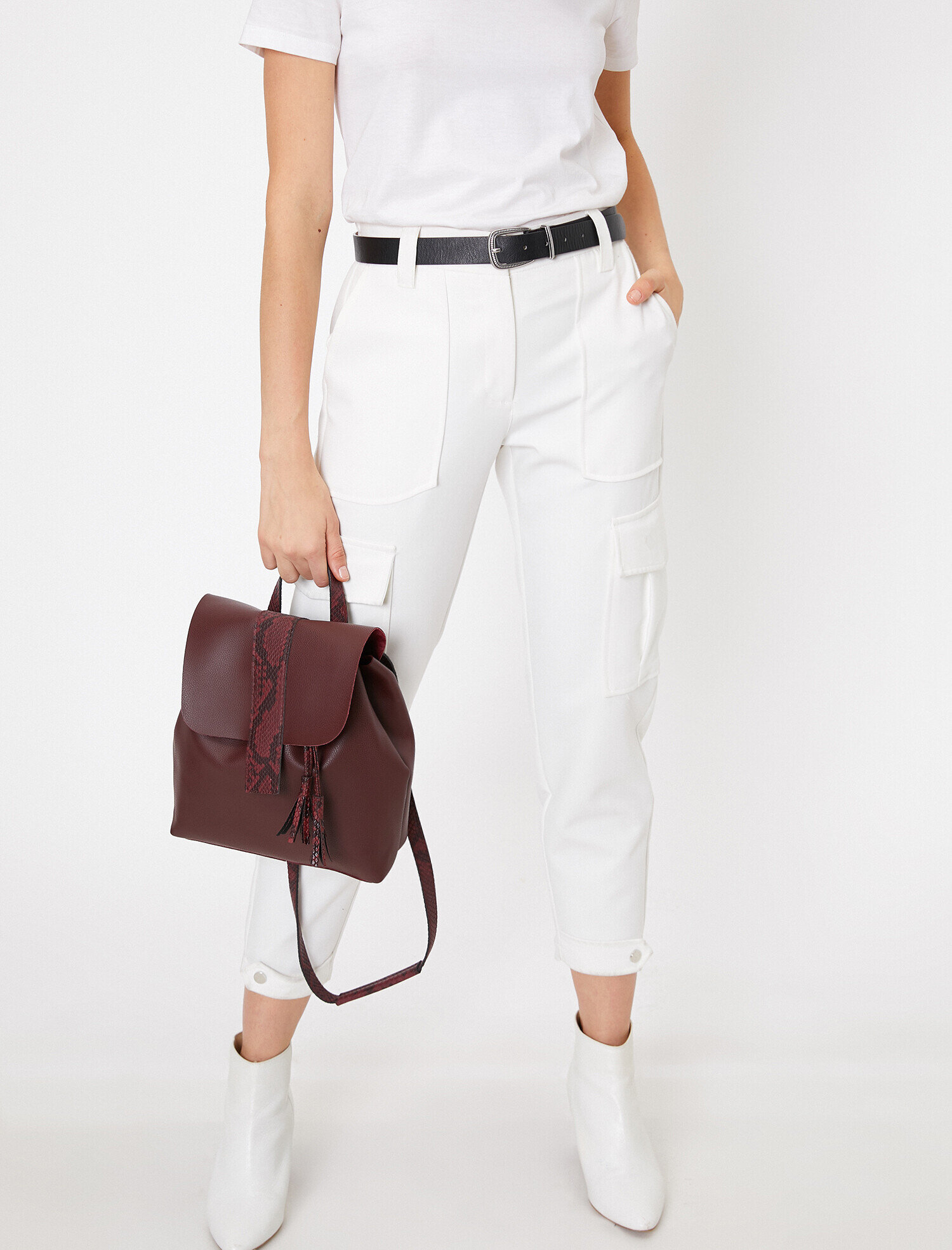  Kadın Deri Görünümlü Sırt Çantası