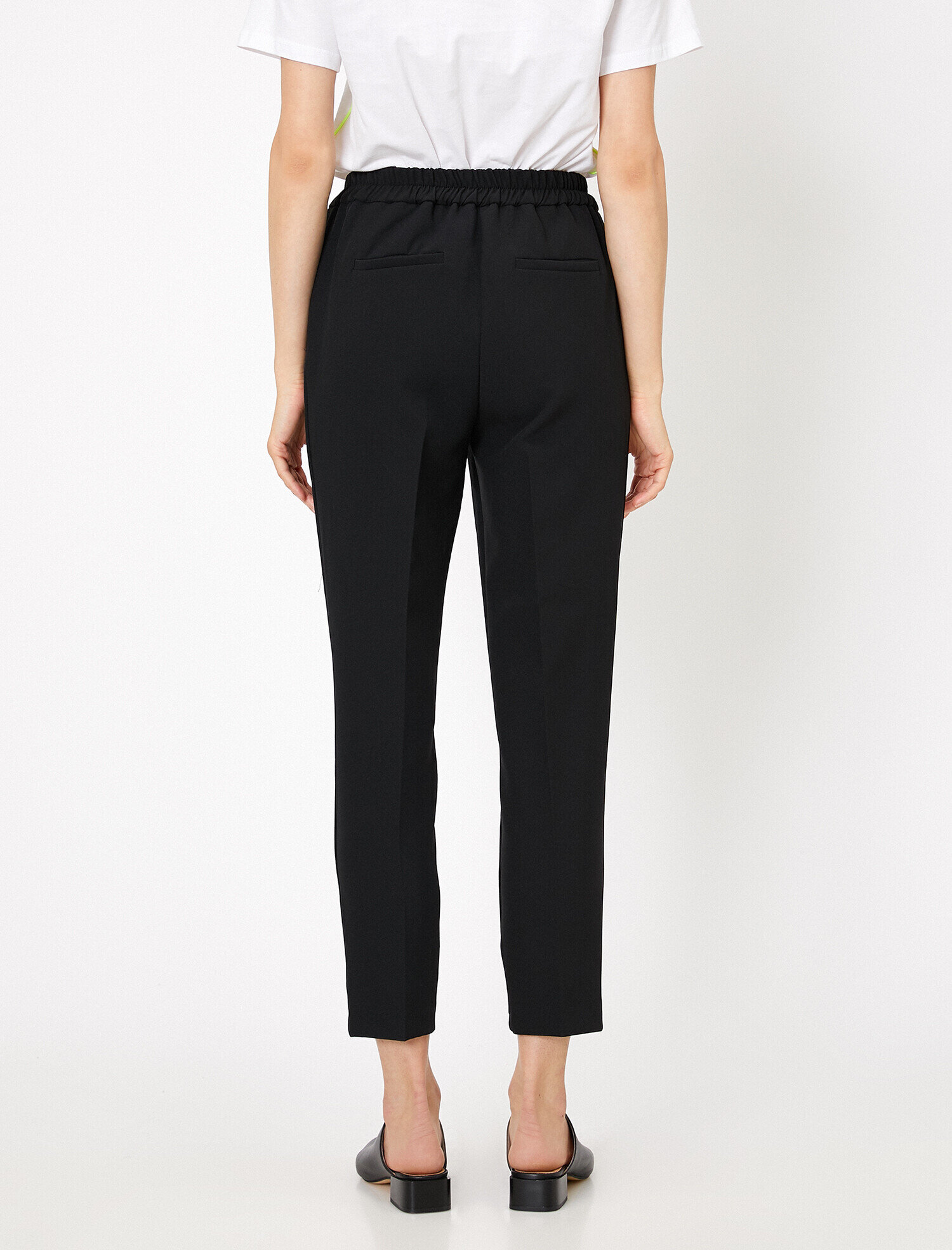   Düğme Detaylı Tişört