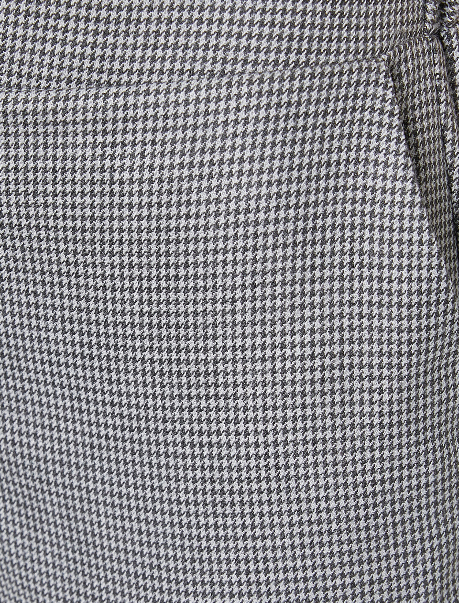   Düğme Detaylı Tişört