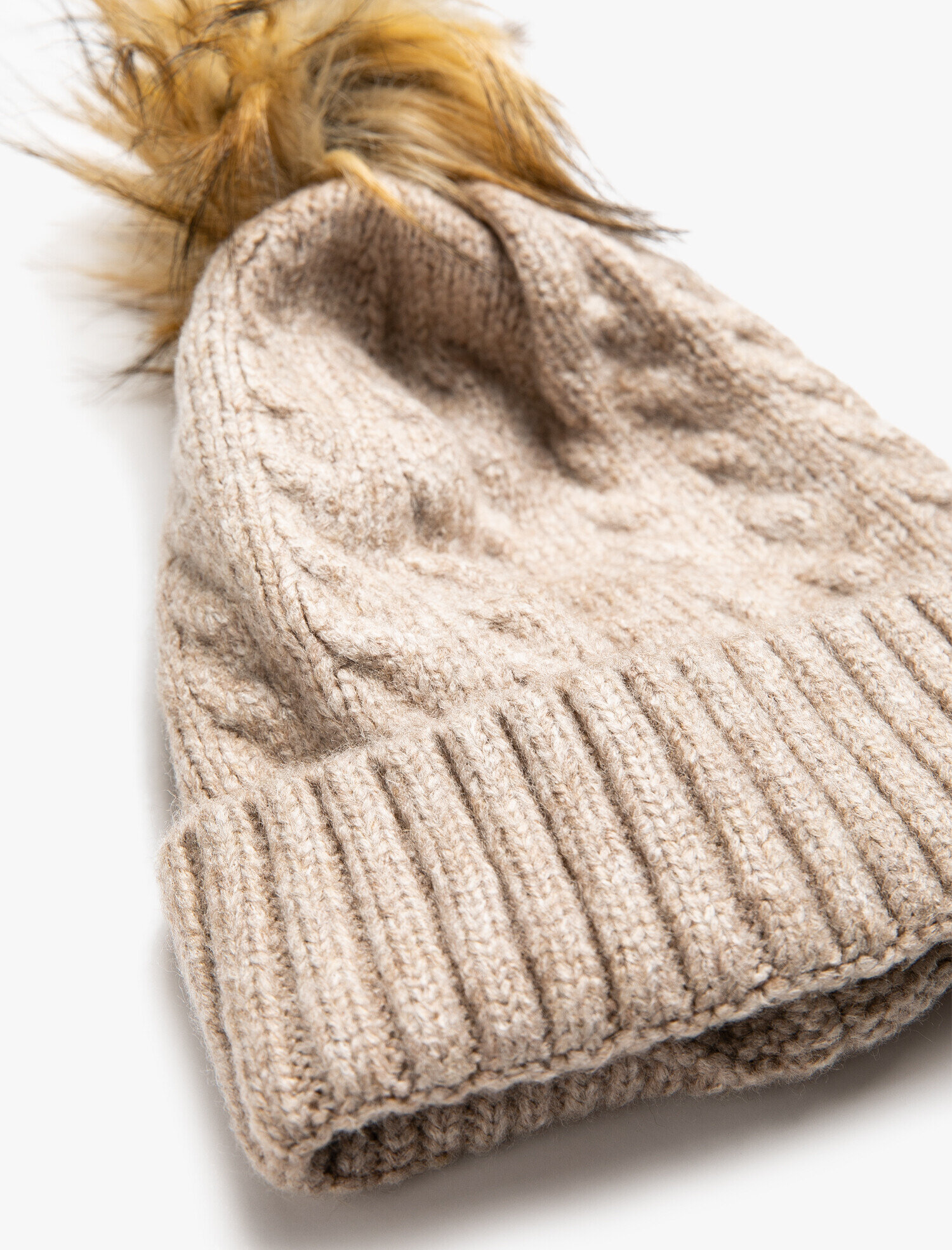  Kadın Ponpon Detaylı Bere