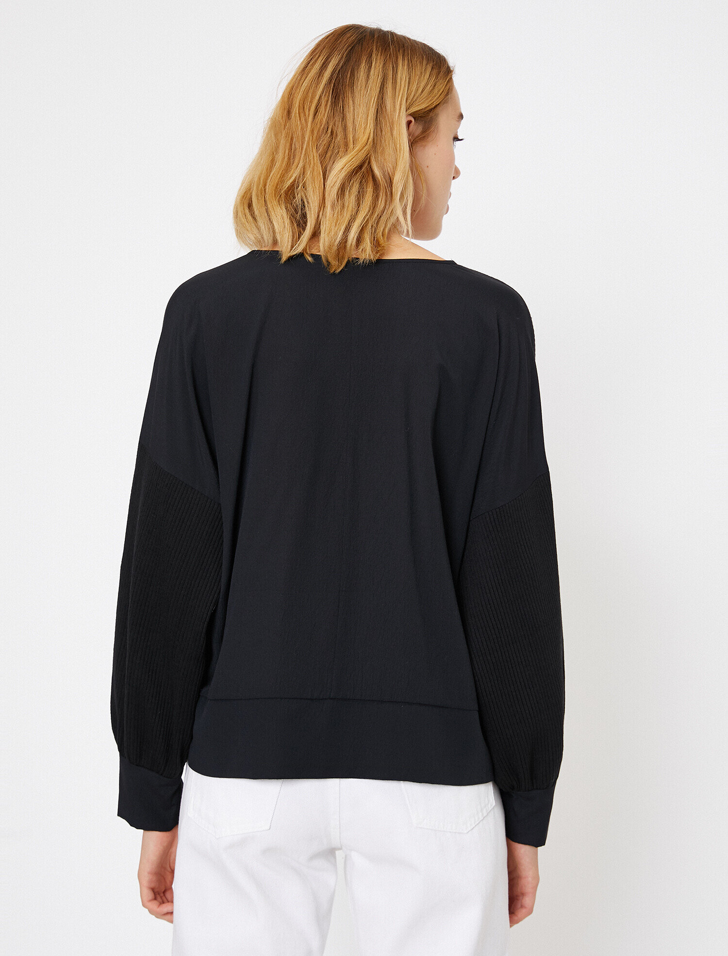   Düğme Detaylı Tişört