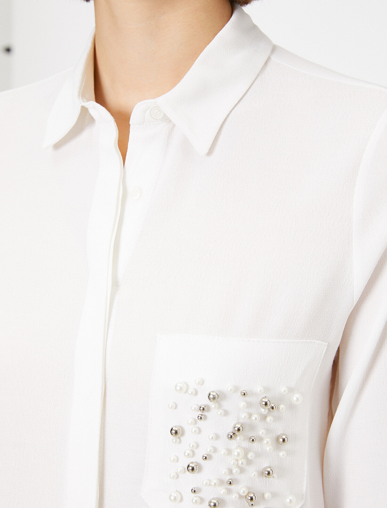 Boncuk Detaylı Gömlek