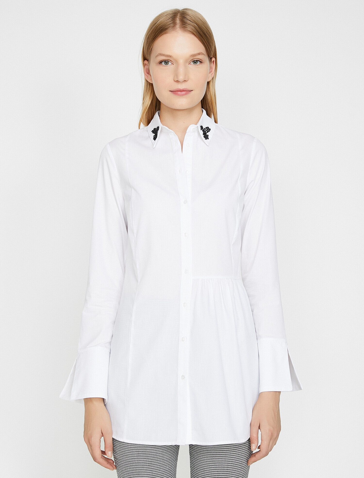   Düğme Detaylı Tişört