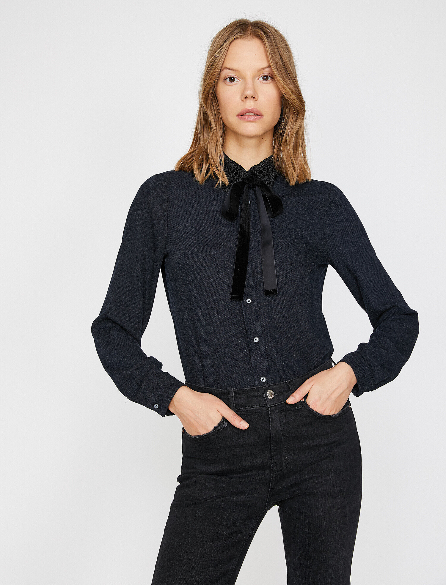   Düğme Detaylı Bluz