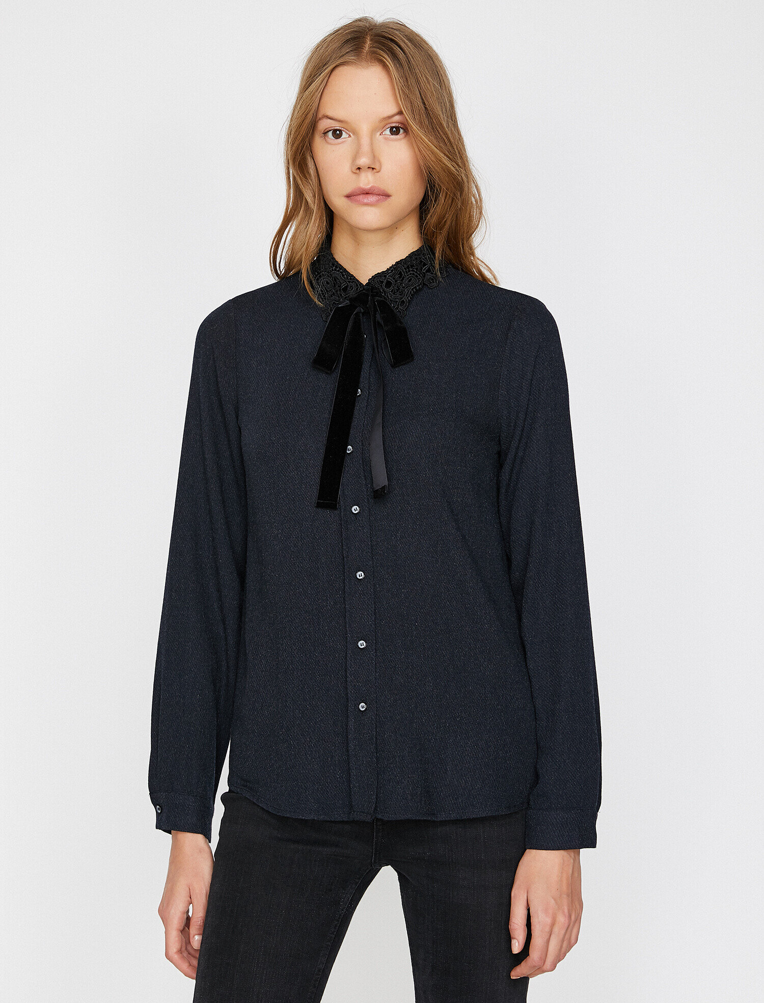   Düğme Detaylı Bluz