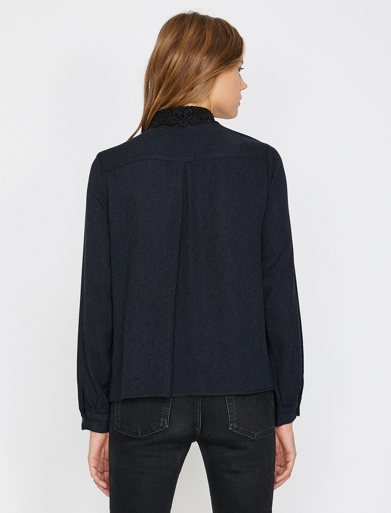   Düğme Detaylı Bluz