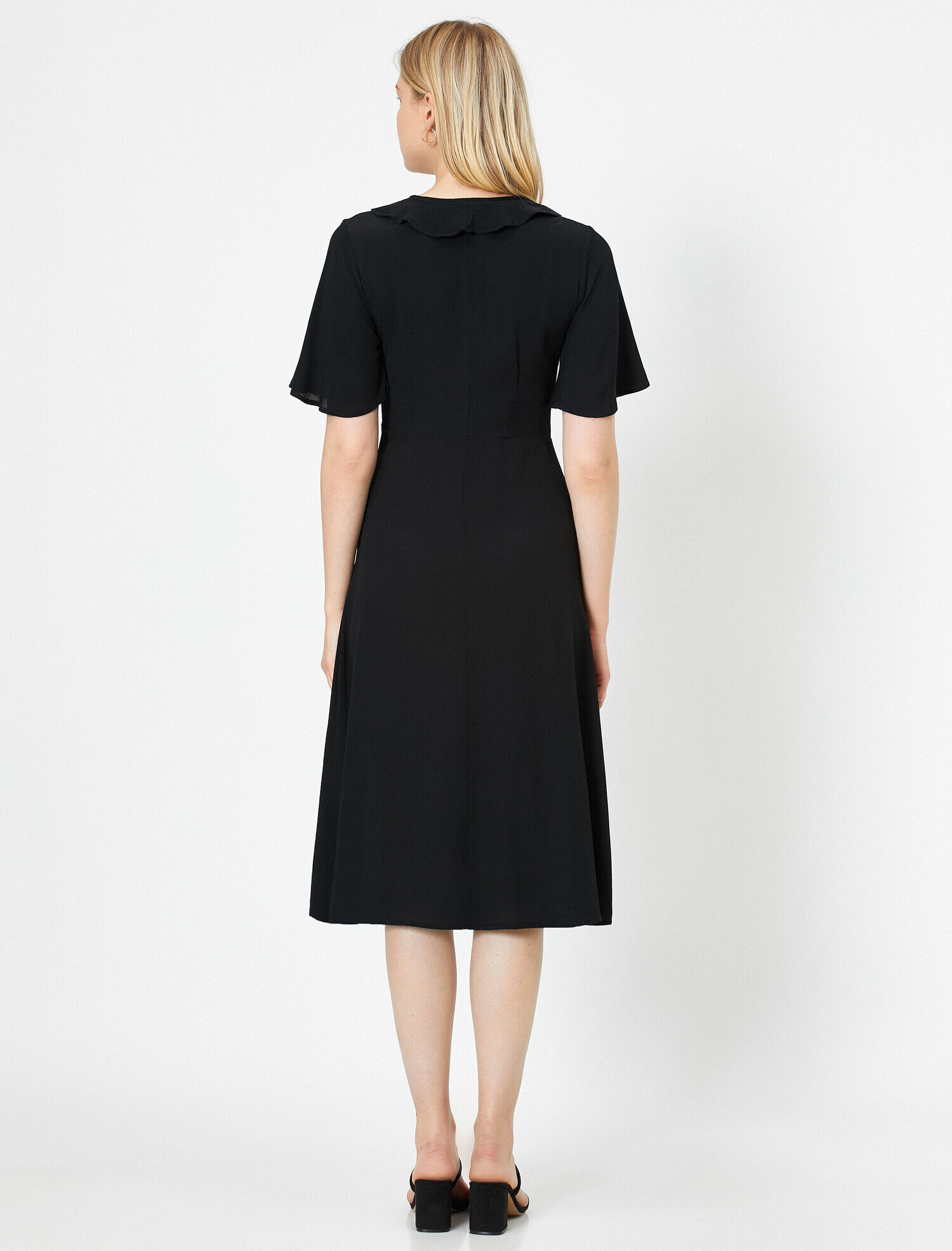   Düğme Detaylı Tişört