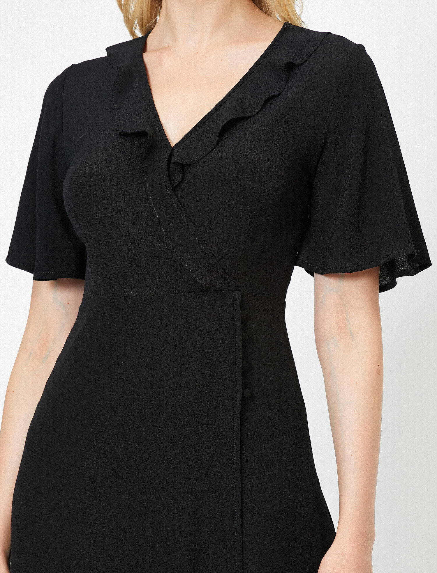   Düğme Detaylı Tişört