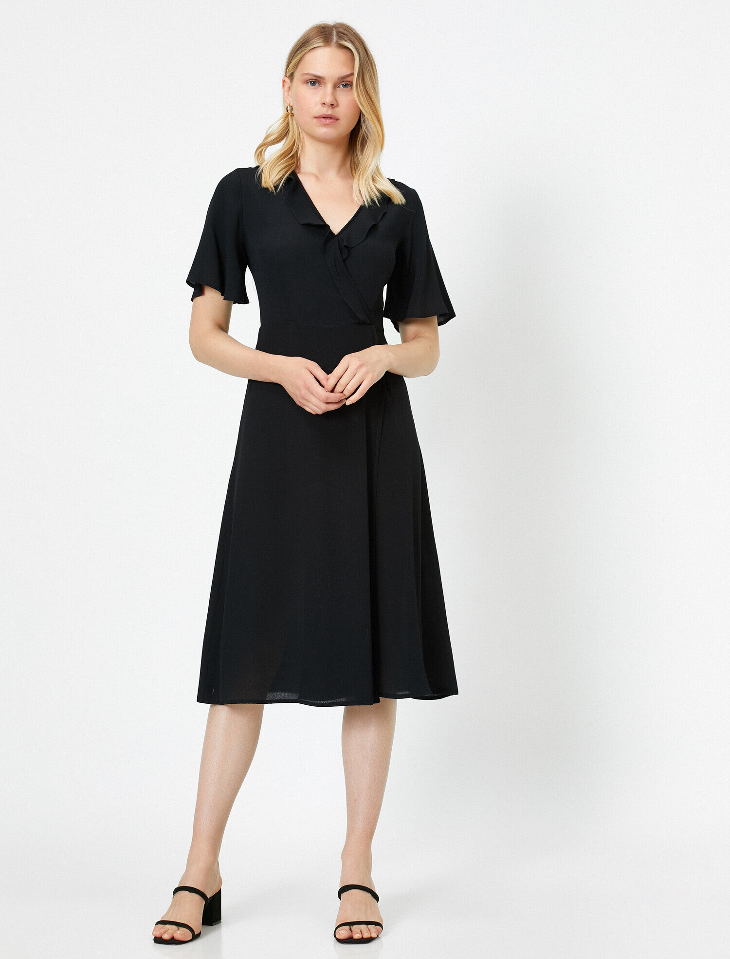   Düğme Detaylı Tişört