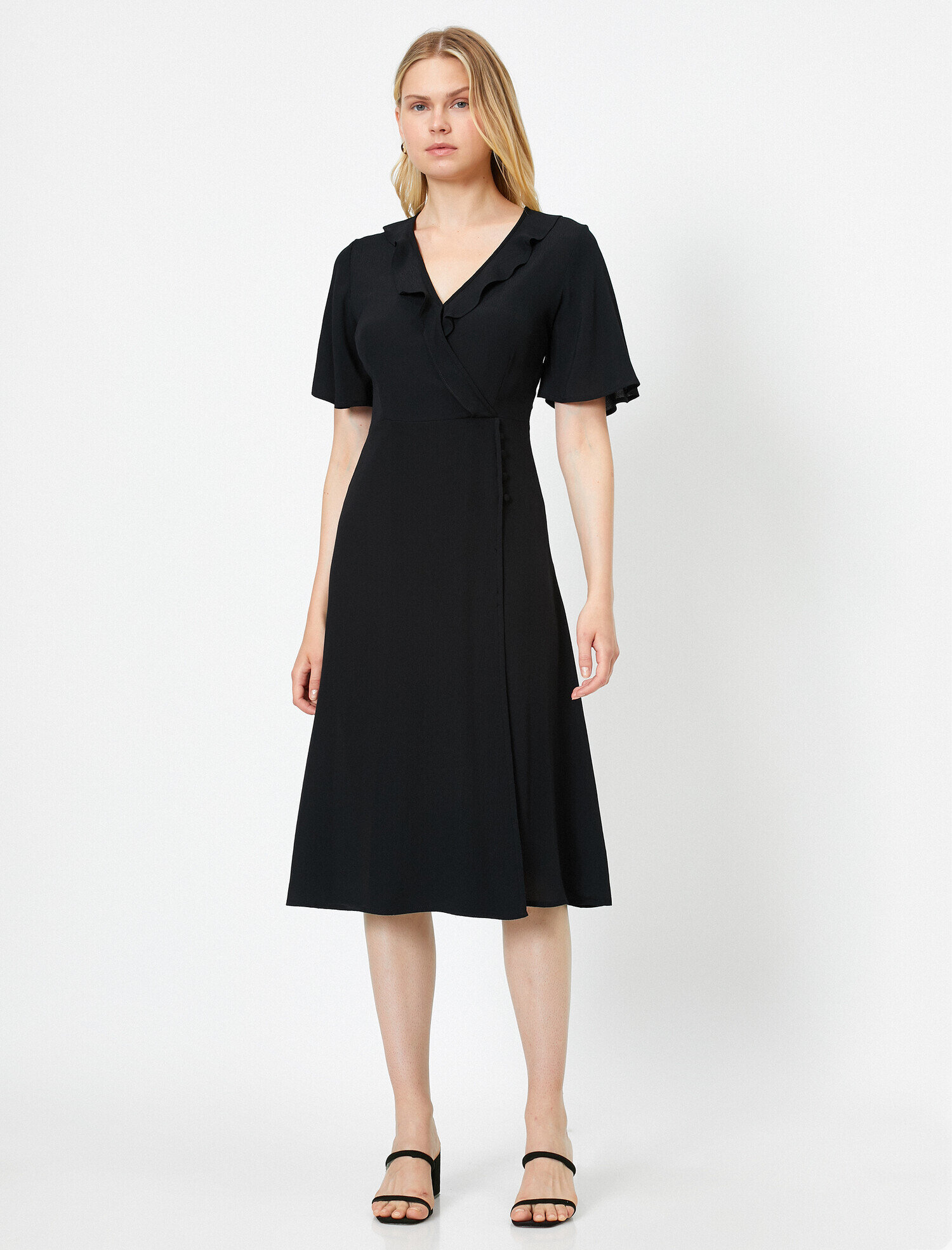   Düğme Detaylı Tişört