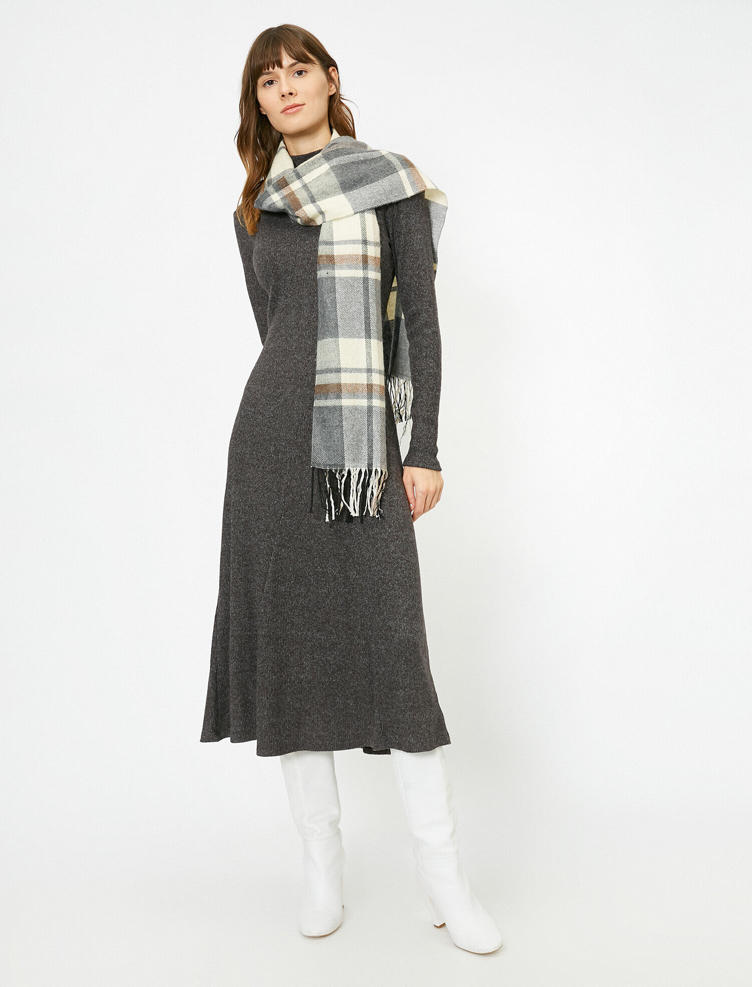   Düğme Detaylı Tişört