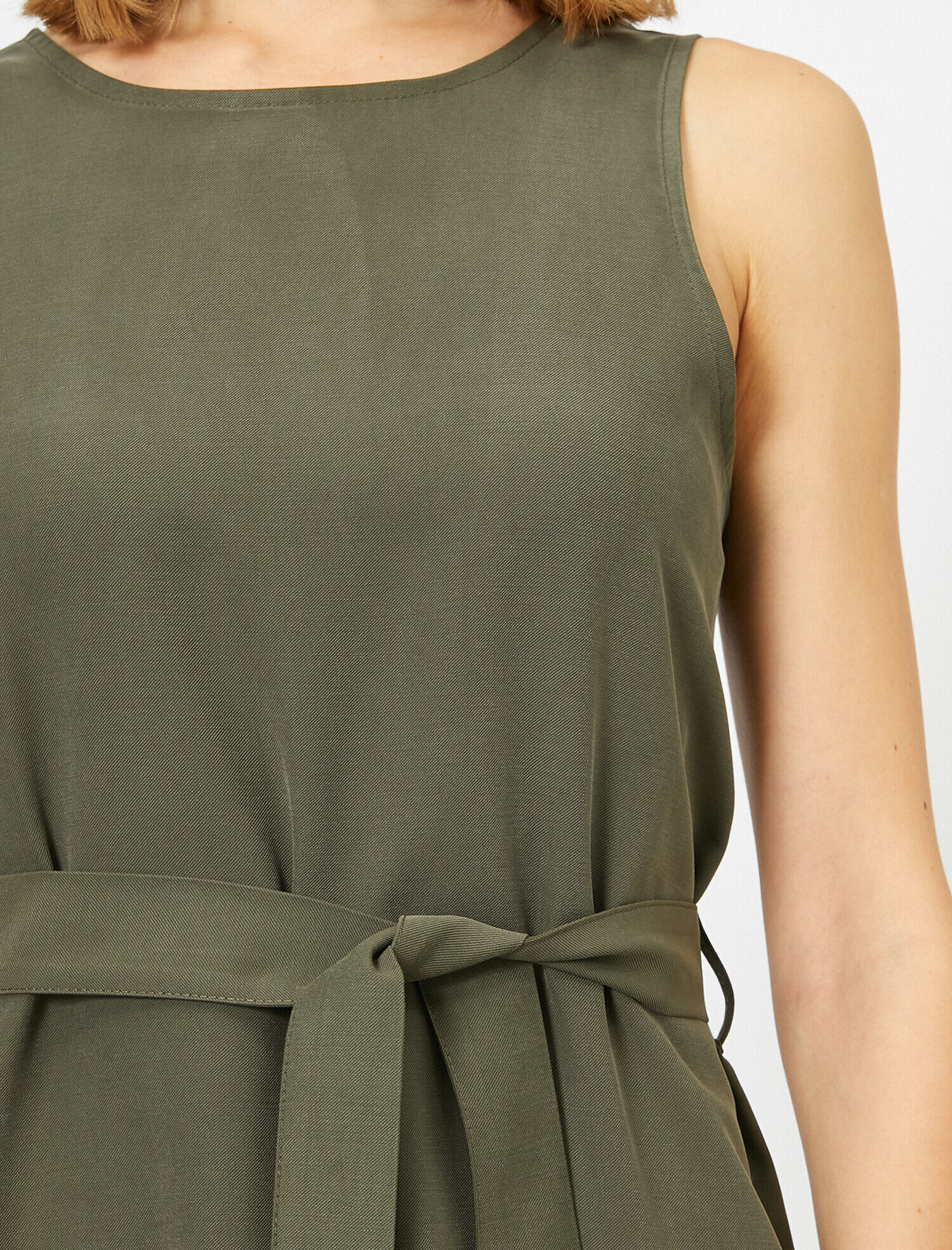   Kemer Detaylı Elbise