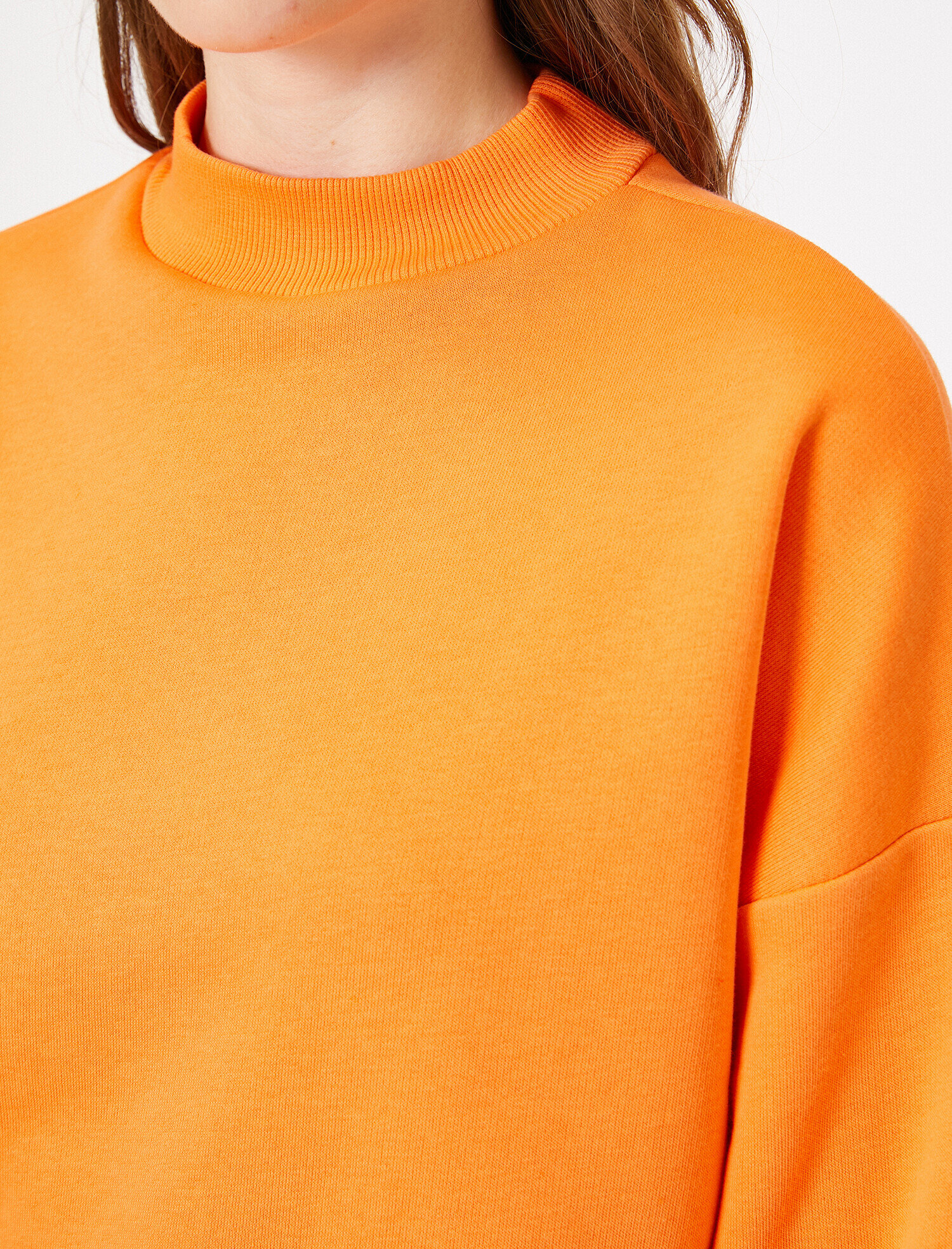   Yüksek Yaka Sweatshirt