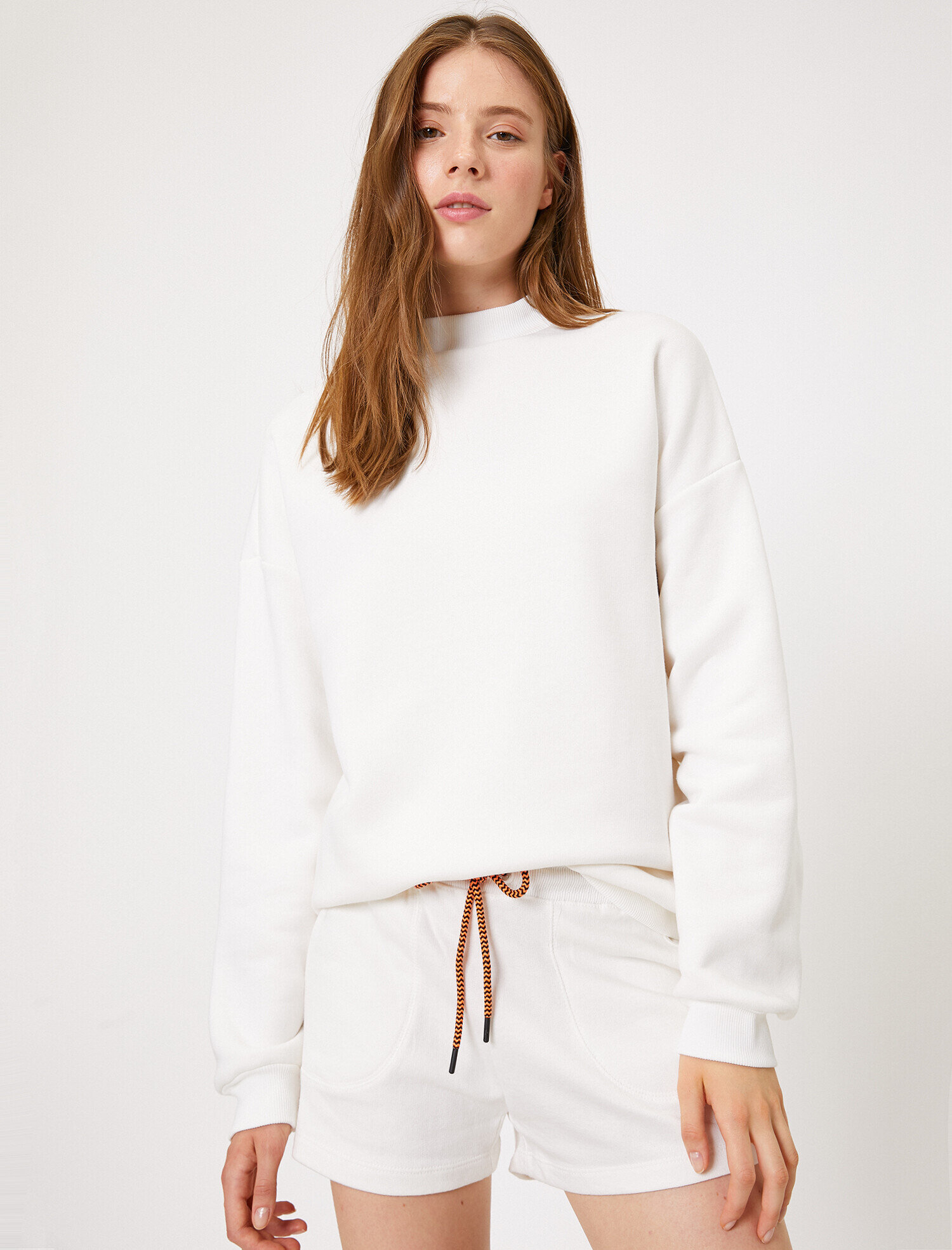   Yüksek Yaka Sweatshirt