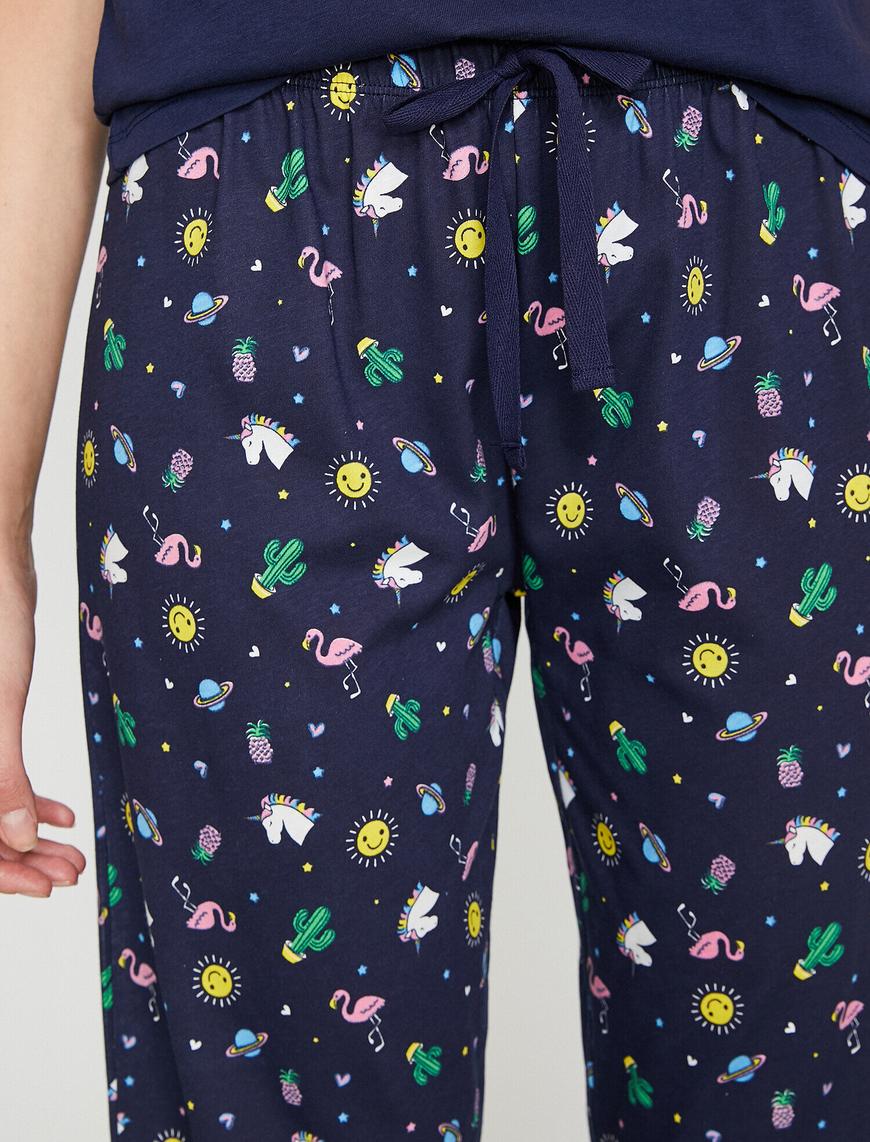   Yazılı Baskılı Pijama Takımı