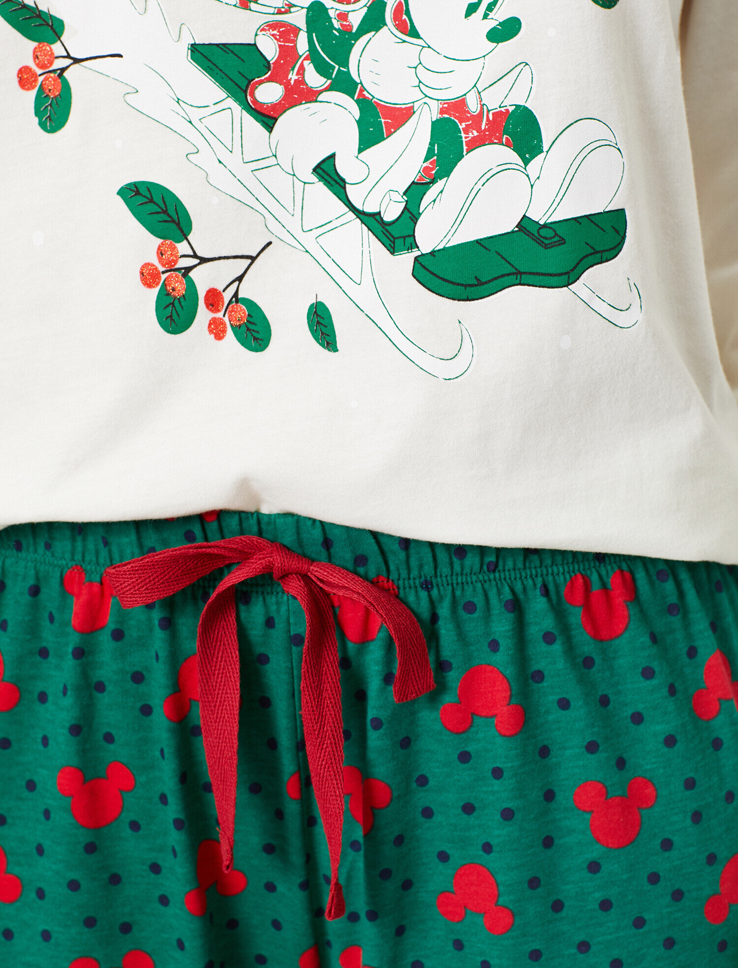   Yılbaşı Temalı Yazılı Baskılı Pijama Takımı