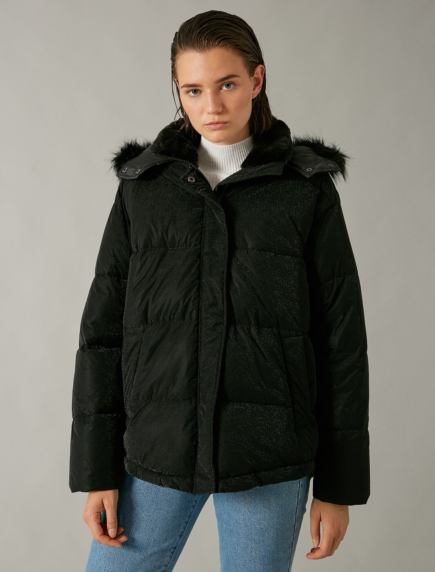   Kapüşonlu Suni Kürk Detaylı Oversize Şişme Kaban