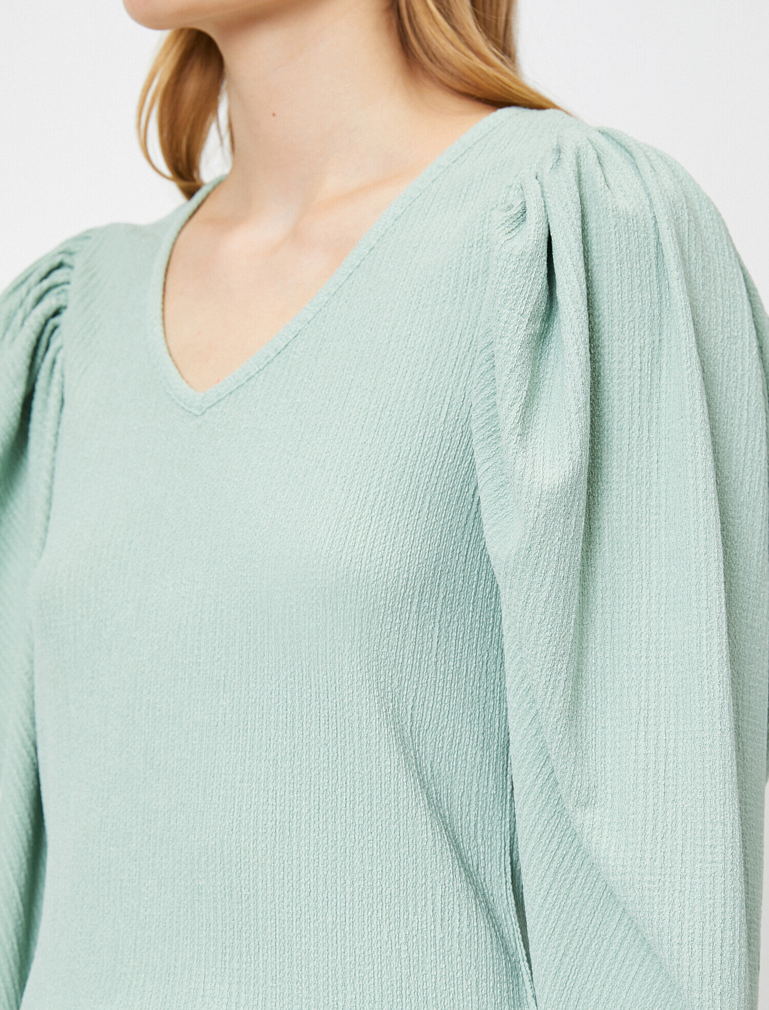   Uzun Kollu Tişört V Yaka Kol Manşet Detaylı Omuz Pili Detaylı