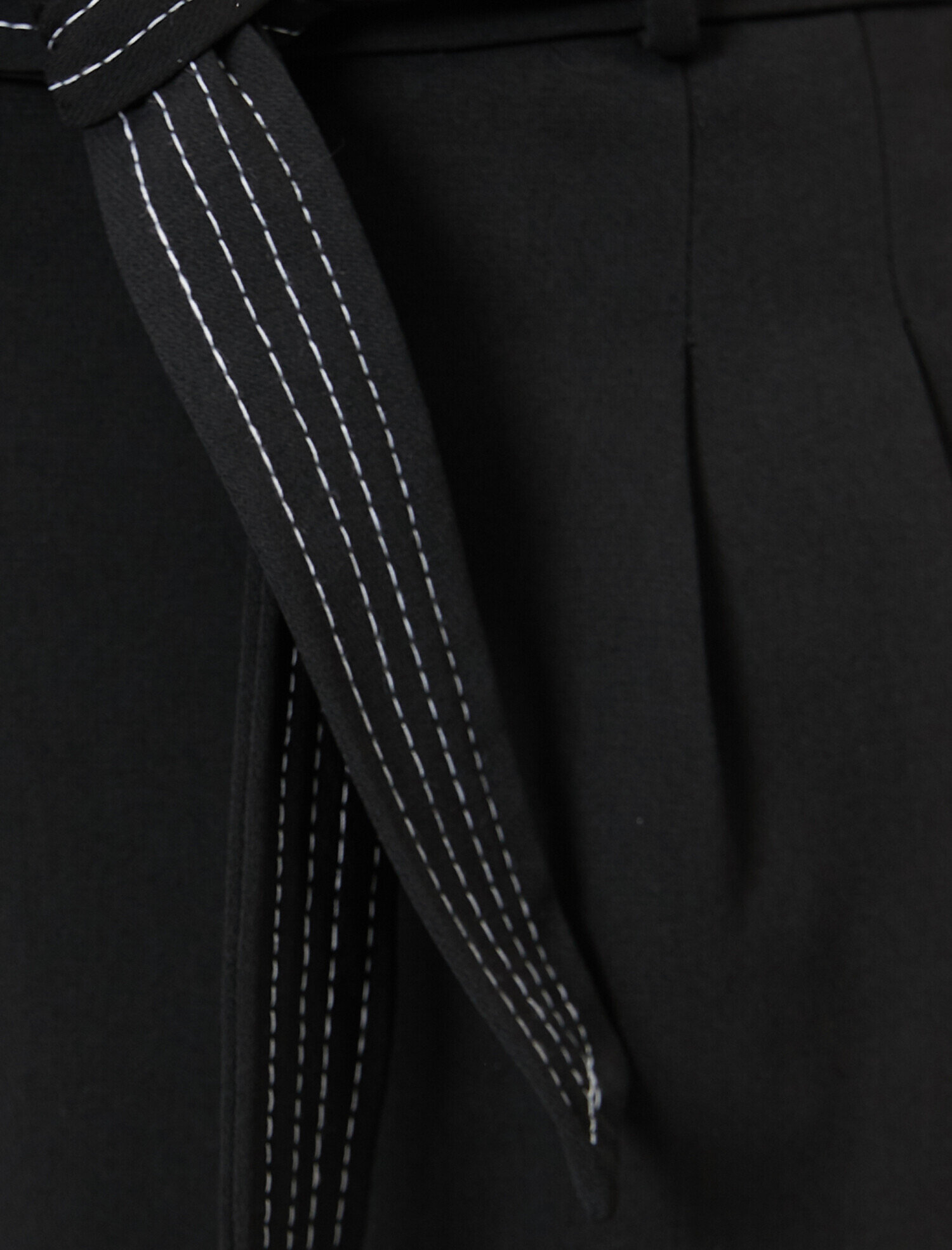 Kemer Detaylı Şort