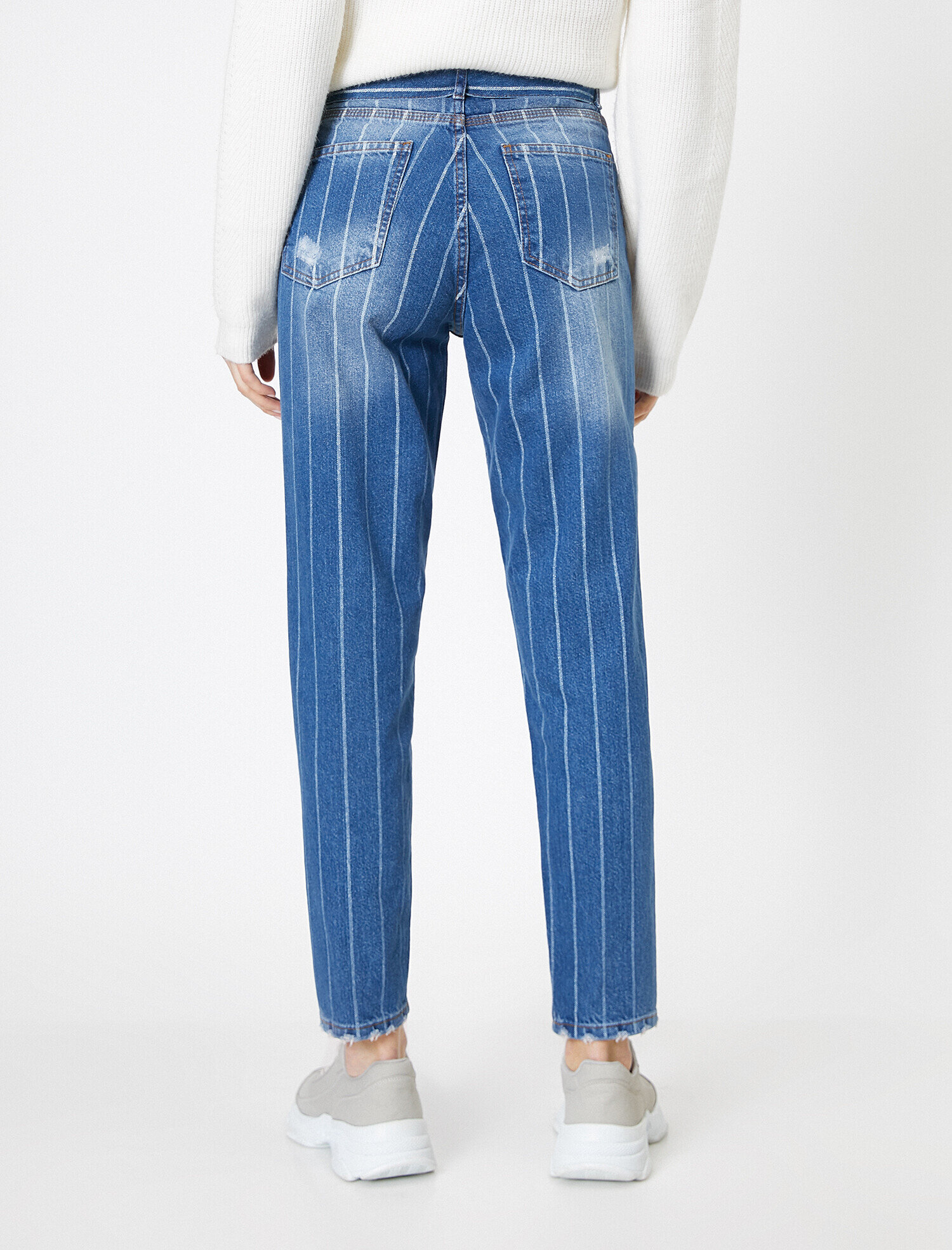  Mom Jeans