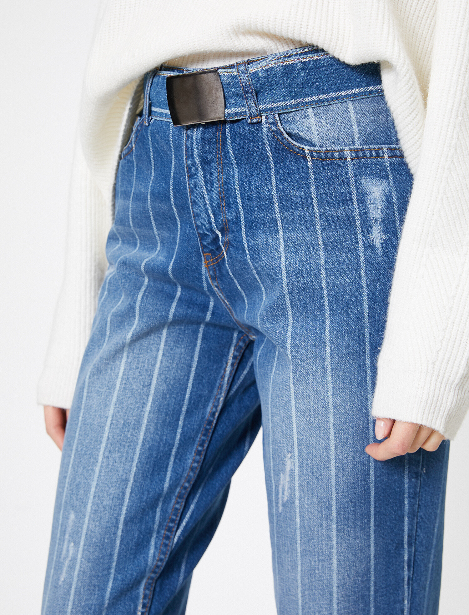   Mom Jeans