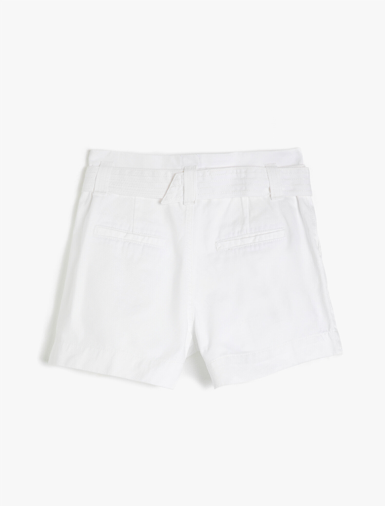   Kemer Detaylı Şort