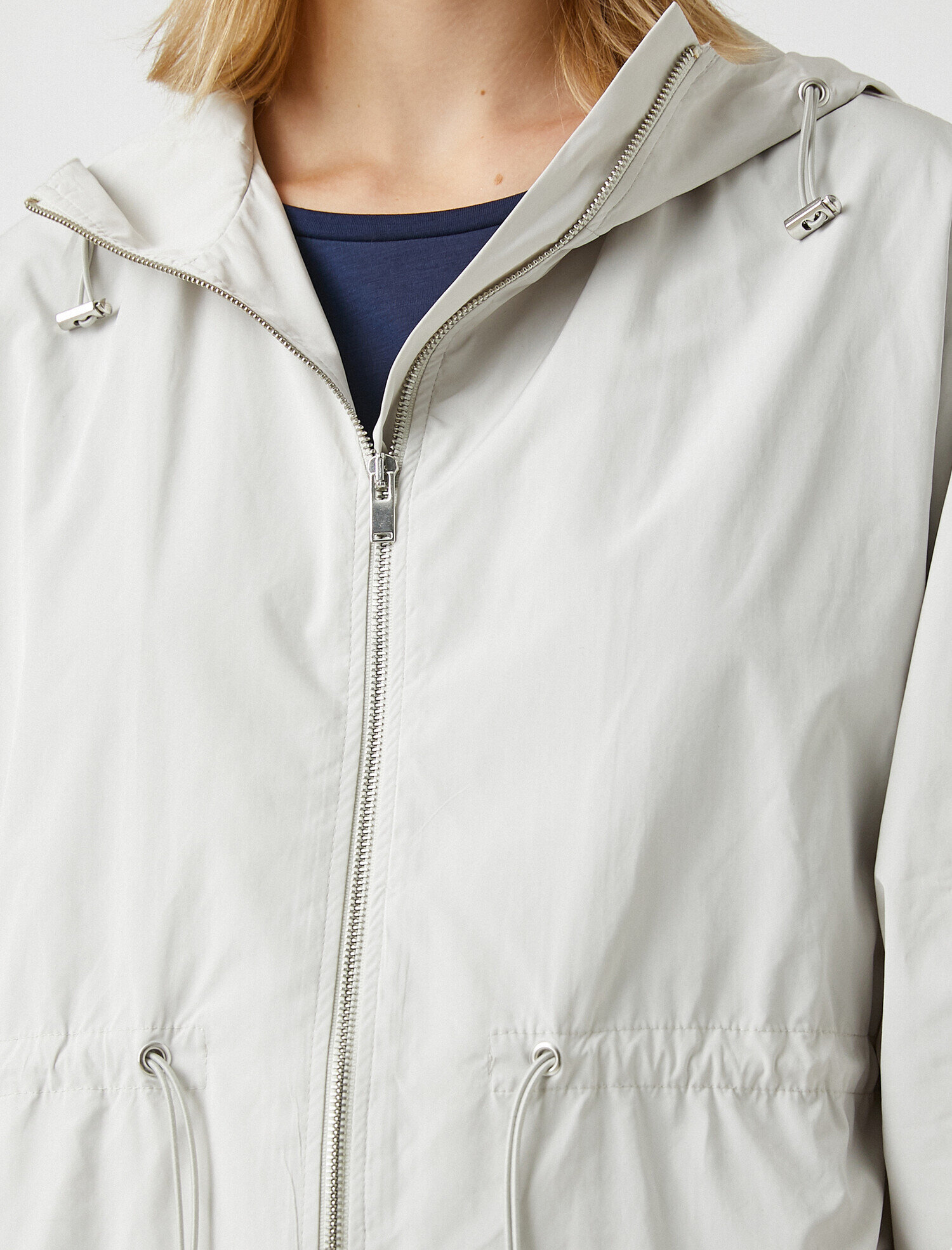   Kapüşonlu Cep Detaylı Uzun Yağmurluk