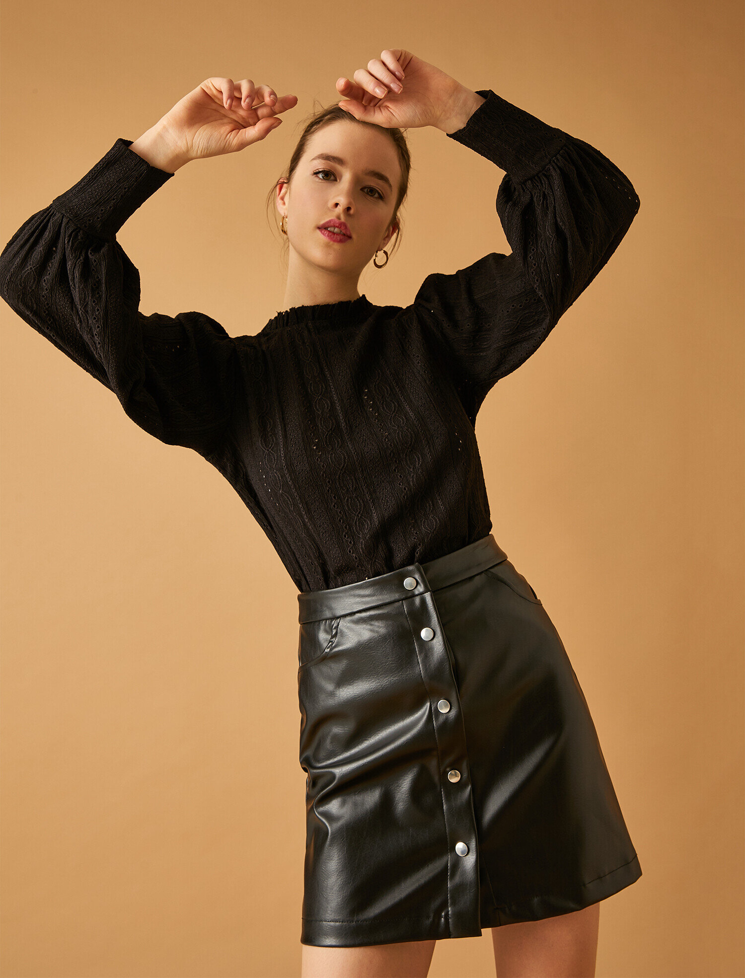   Uzun Kollu Tişört Fisto Yaka Detaylı