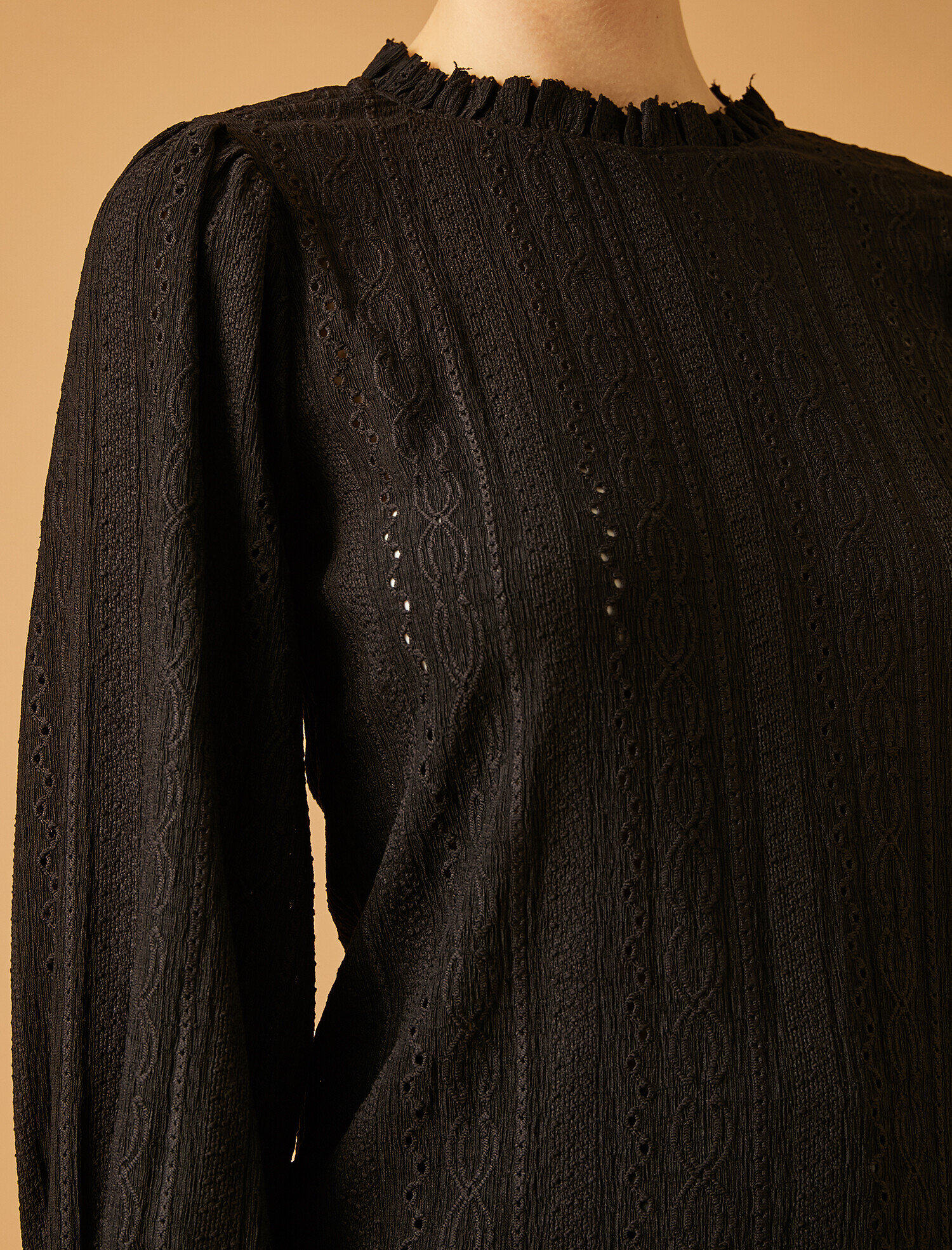   Uzun Kollu Tişört Fisto Yaka Detaylı