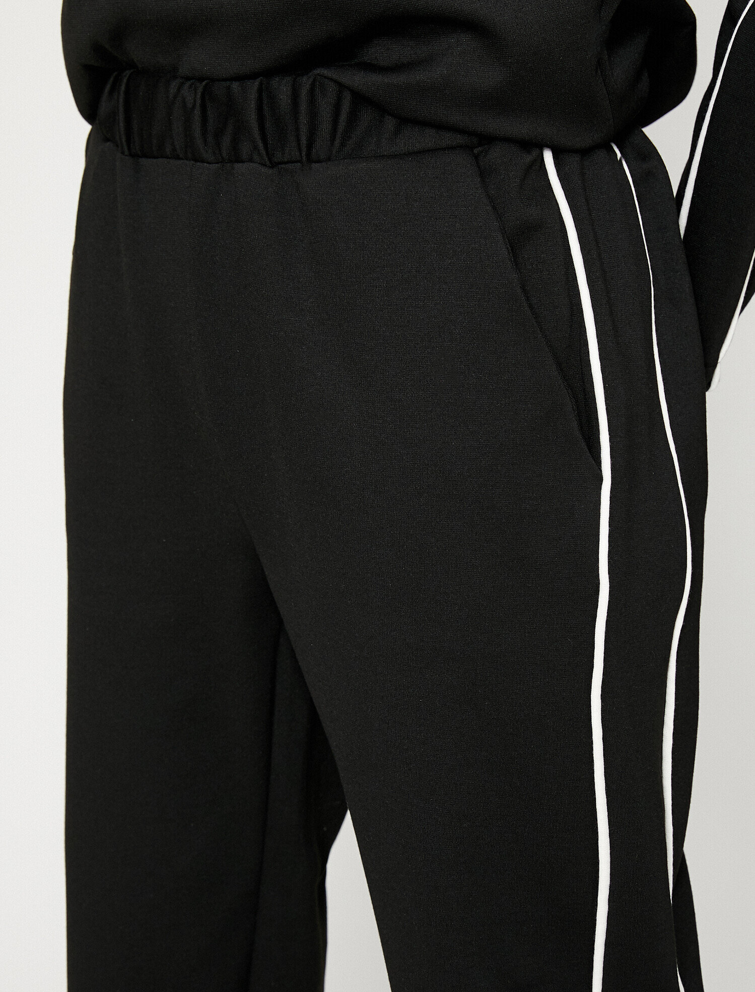   Pamuklu Şerit Detaylı Pantolon