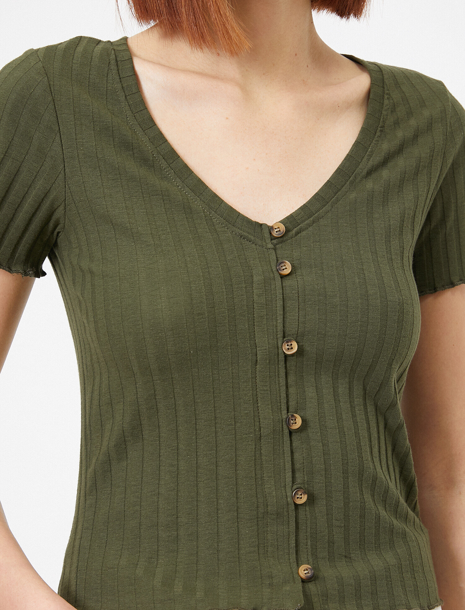   Fitilli Düğme Detaylı V Yaka Tişört