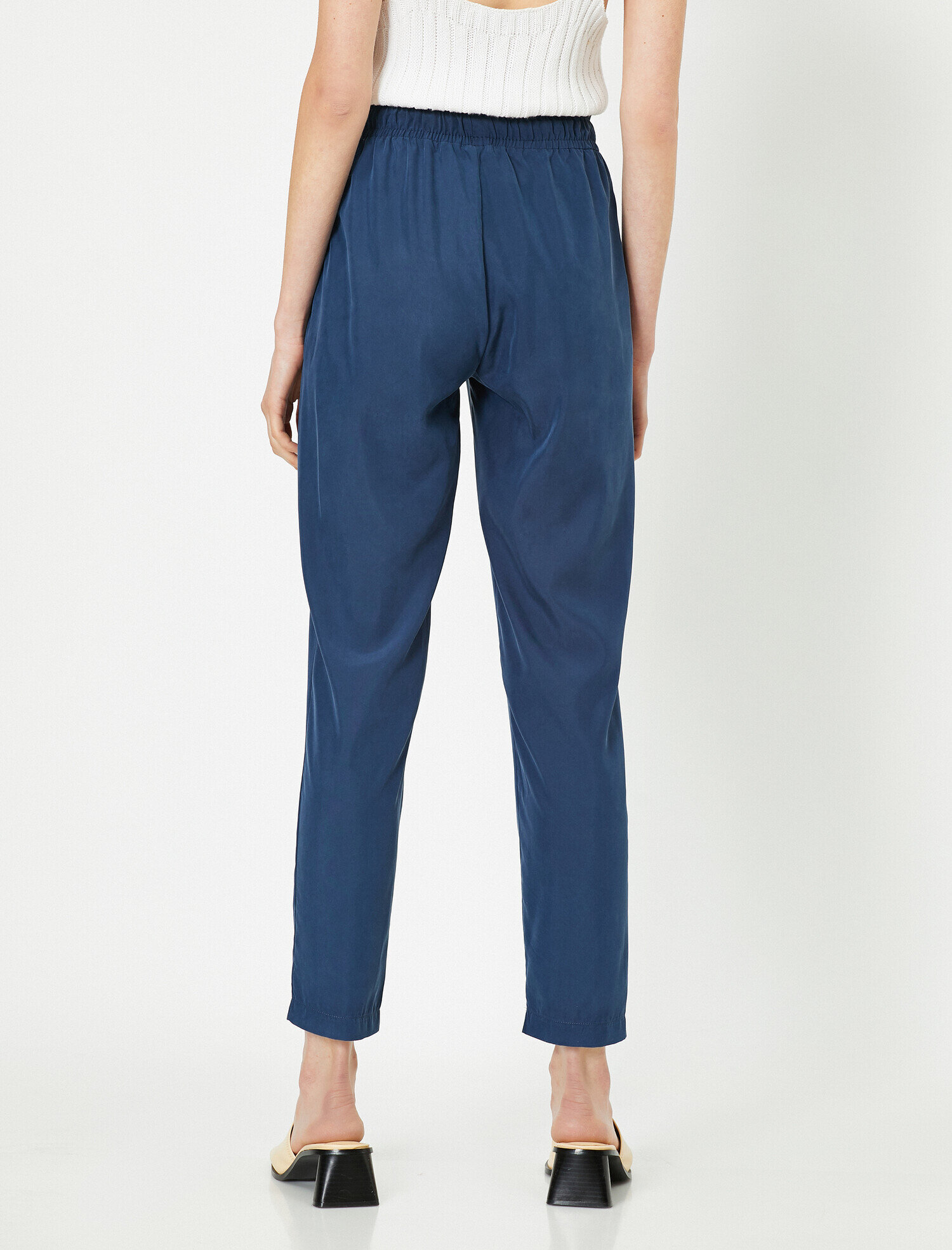   Bağcık Detaylı Düşük Bel Rahat Kesim Pantolon