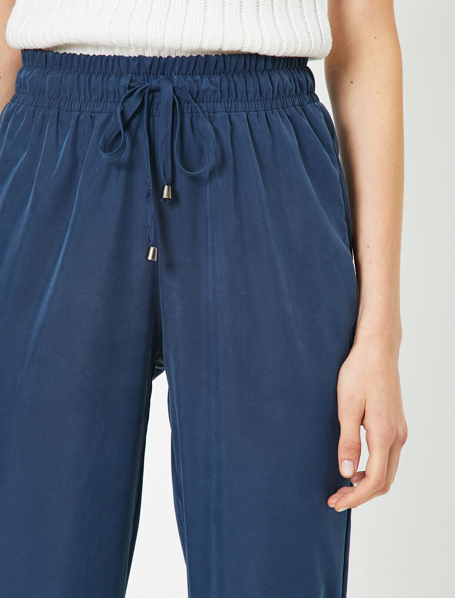   Bağcık Detaylı Düşük Bel Rahat Kesim Pantolon