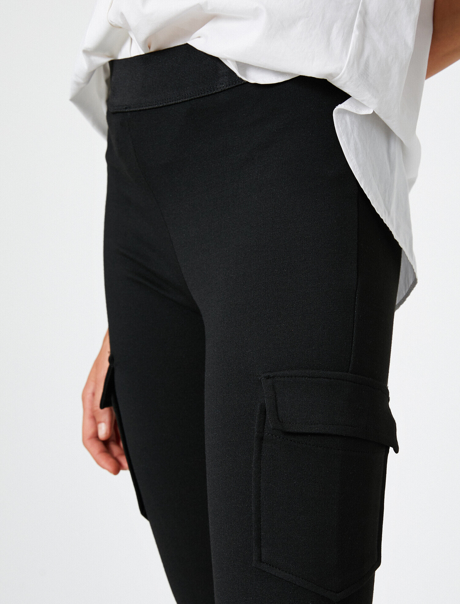   Lastik Detaylı Tayt